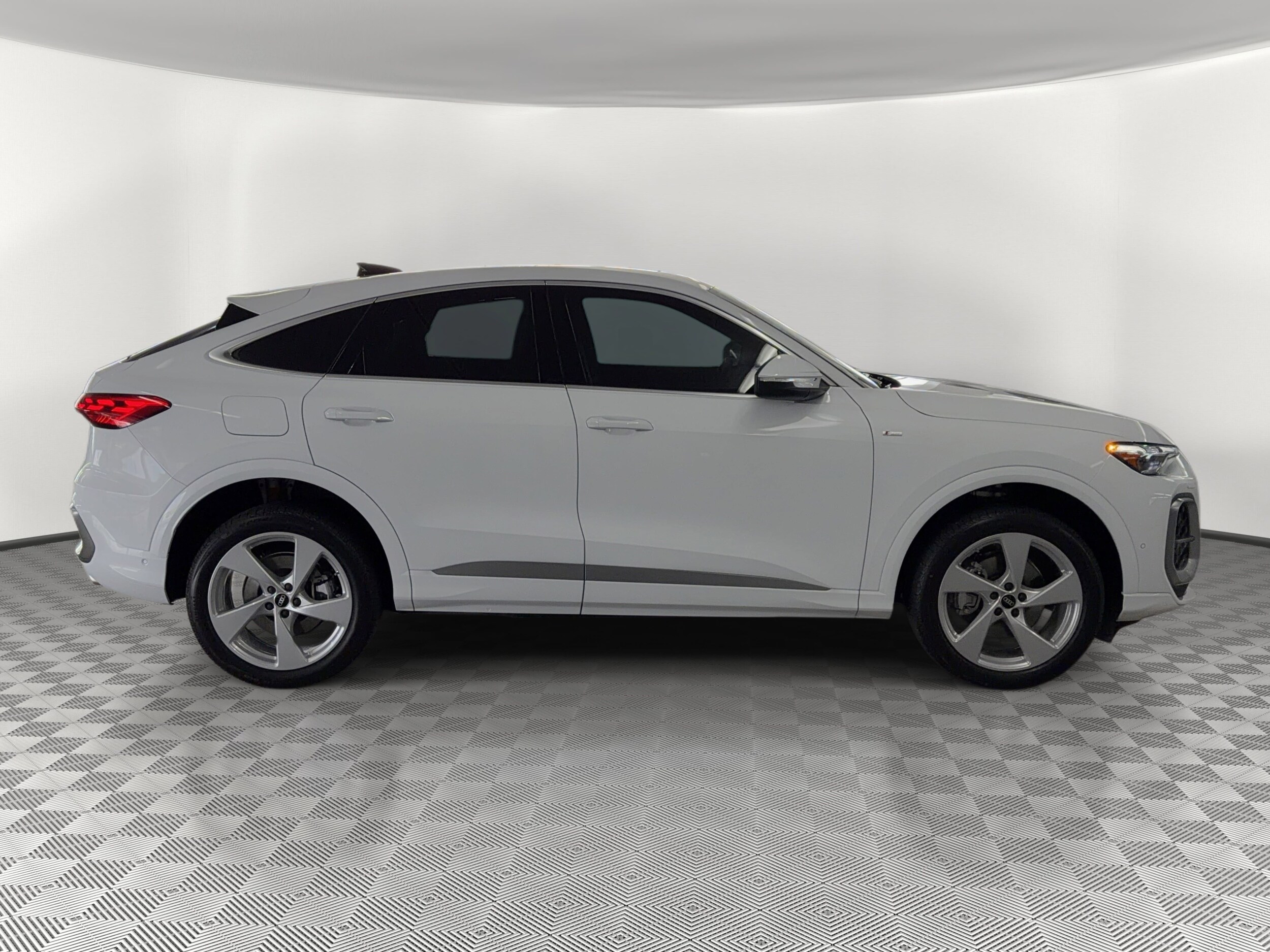 Q5 Sportback Premium Plus SUV