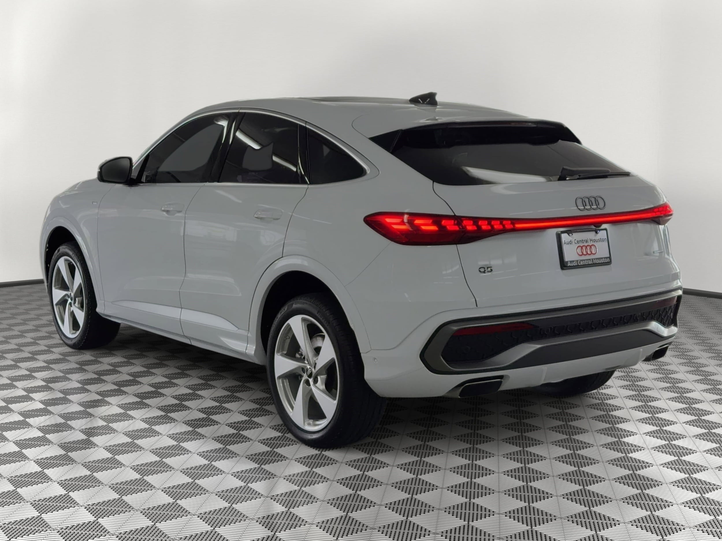 Q5 Sportback Premium Plus SUV