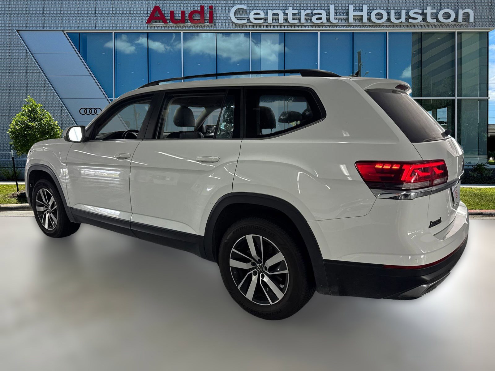 2021 Volkswagen Atlas SE photo 2