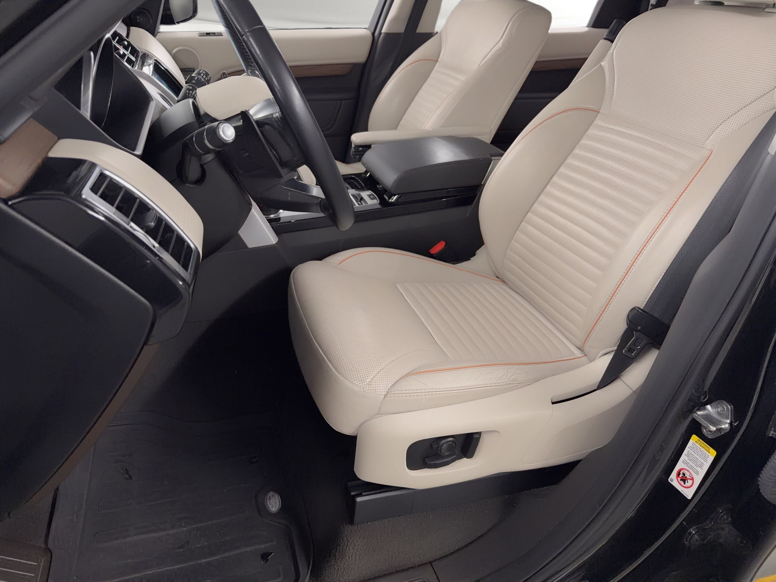Discovery HSE Luxury SUV