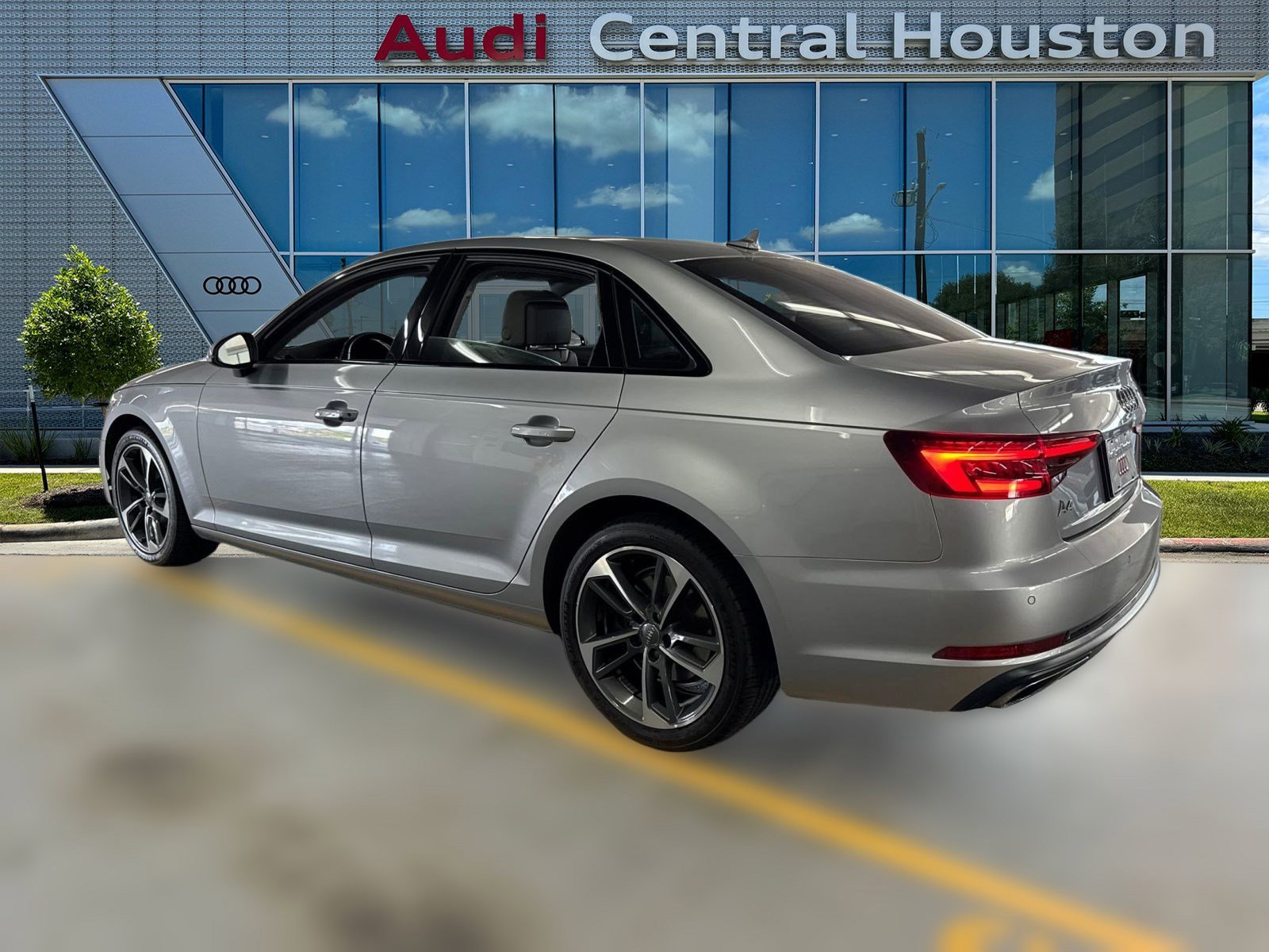 2019 Audi A4 Premium photo 3