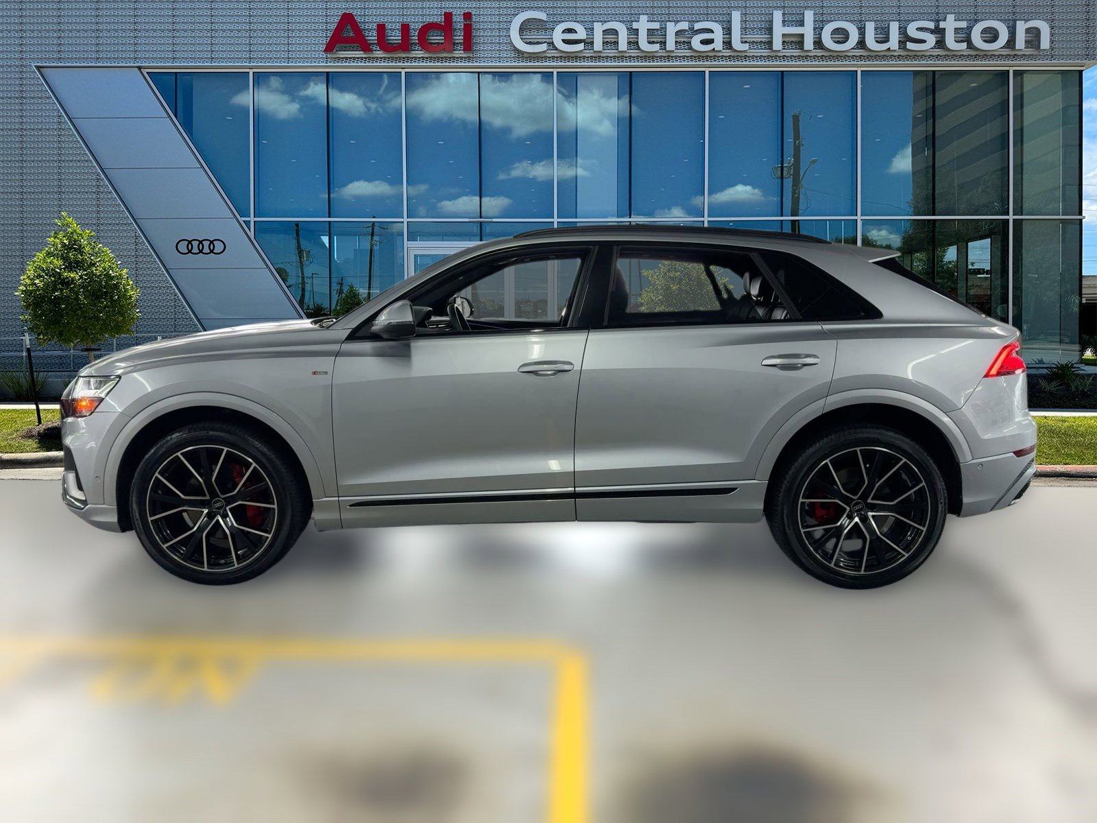 2023 Audi Q8 line Premium Plus photo 2