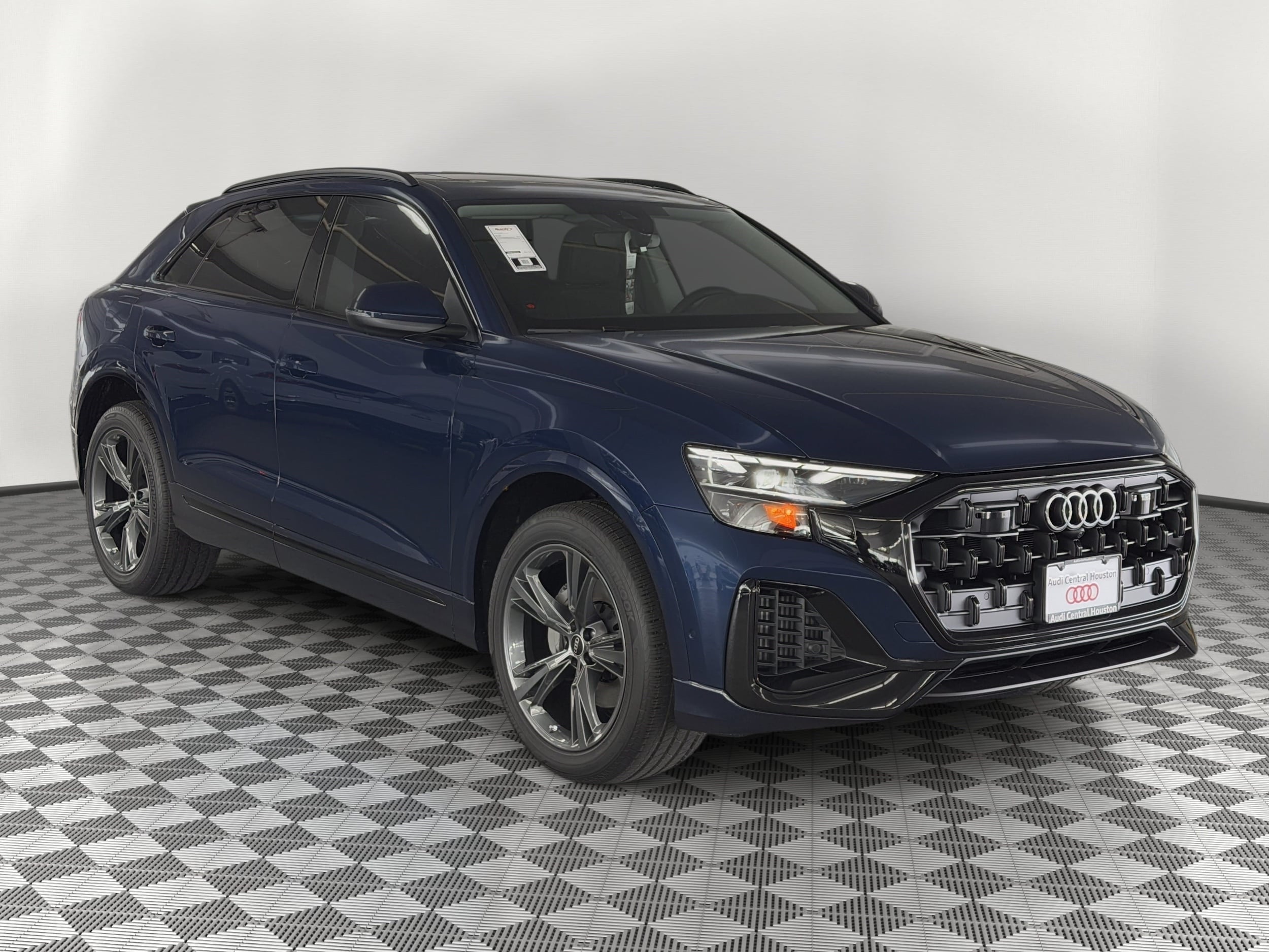 Q8 Premium SUV