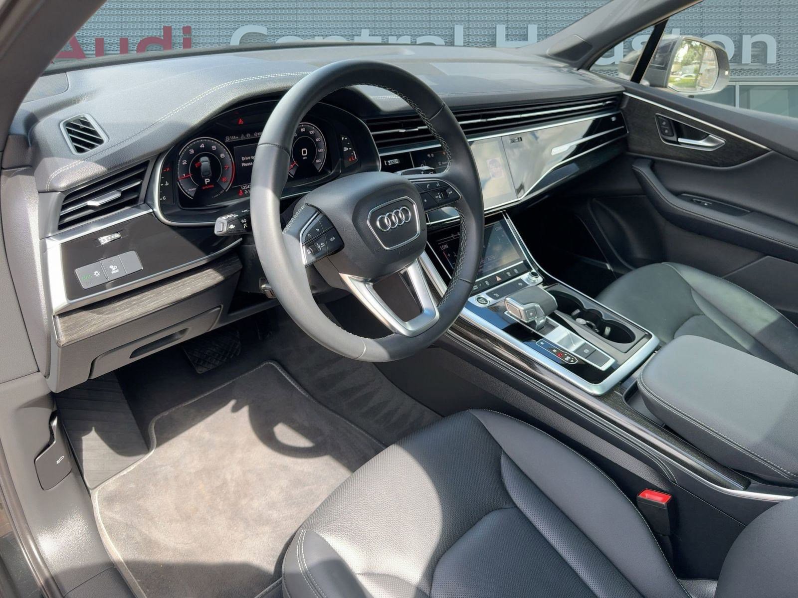 2025 Audi Q7 Premium Plus photo 3