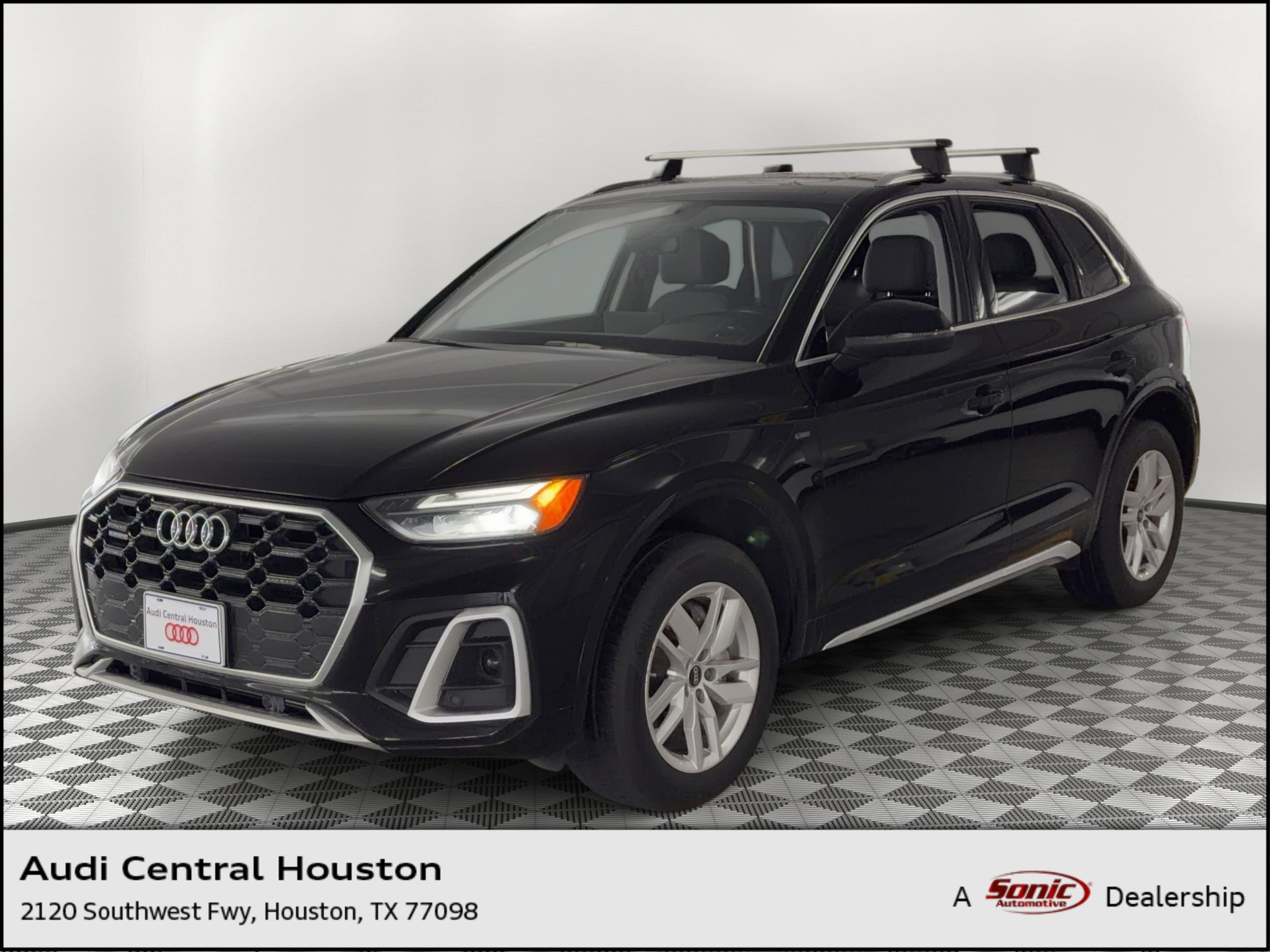 2022 Audi Q5 45 Premium's photo