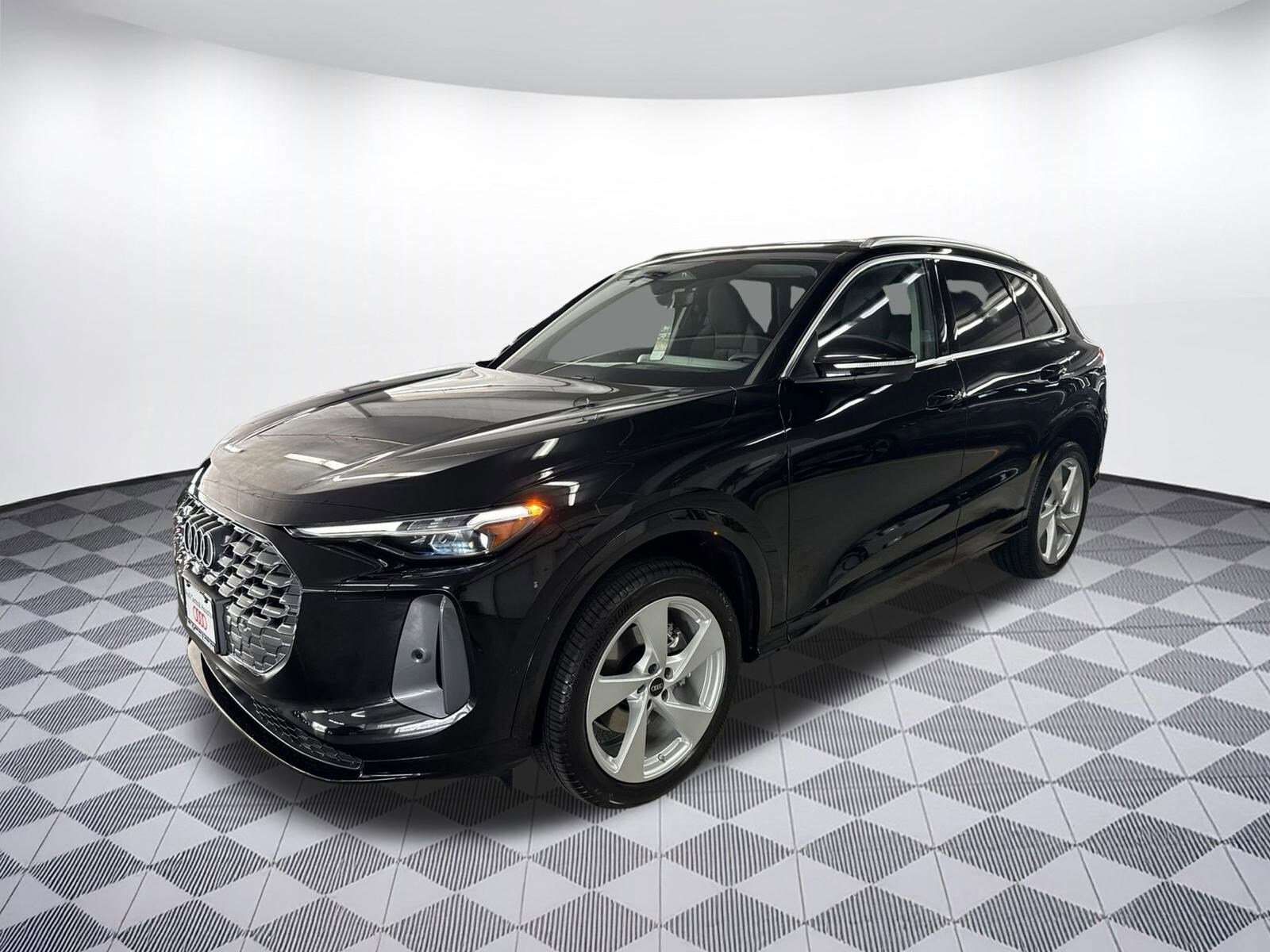 2025 Audi Q5 2.0T Premium Plus photo 3