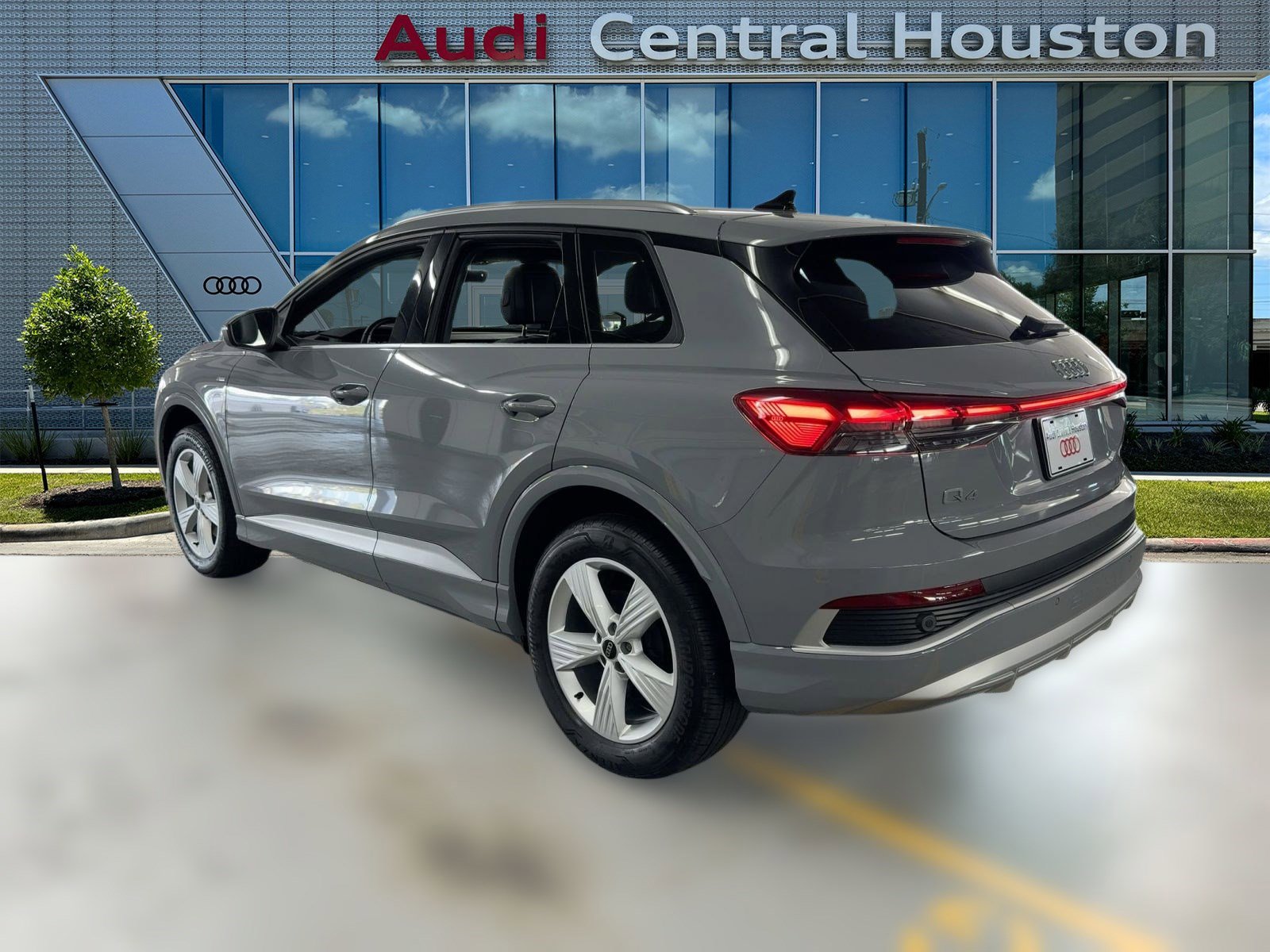 2024 Audi Q4 E-tron Premium photo 3