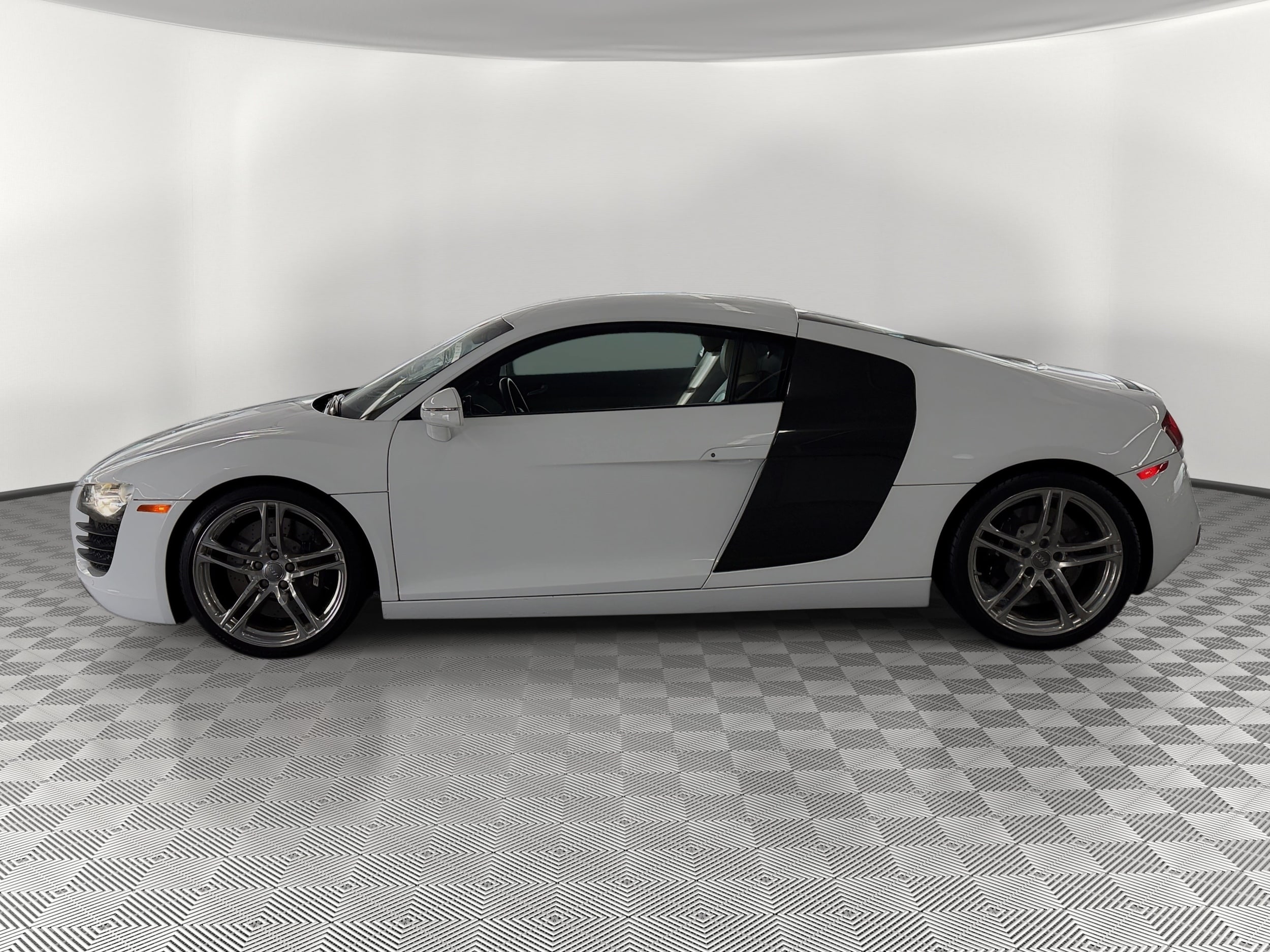 R8 4.2L Coupe