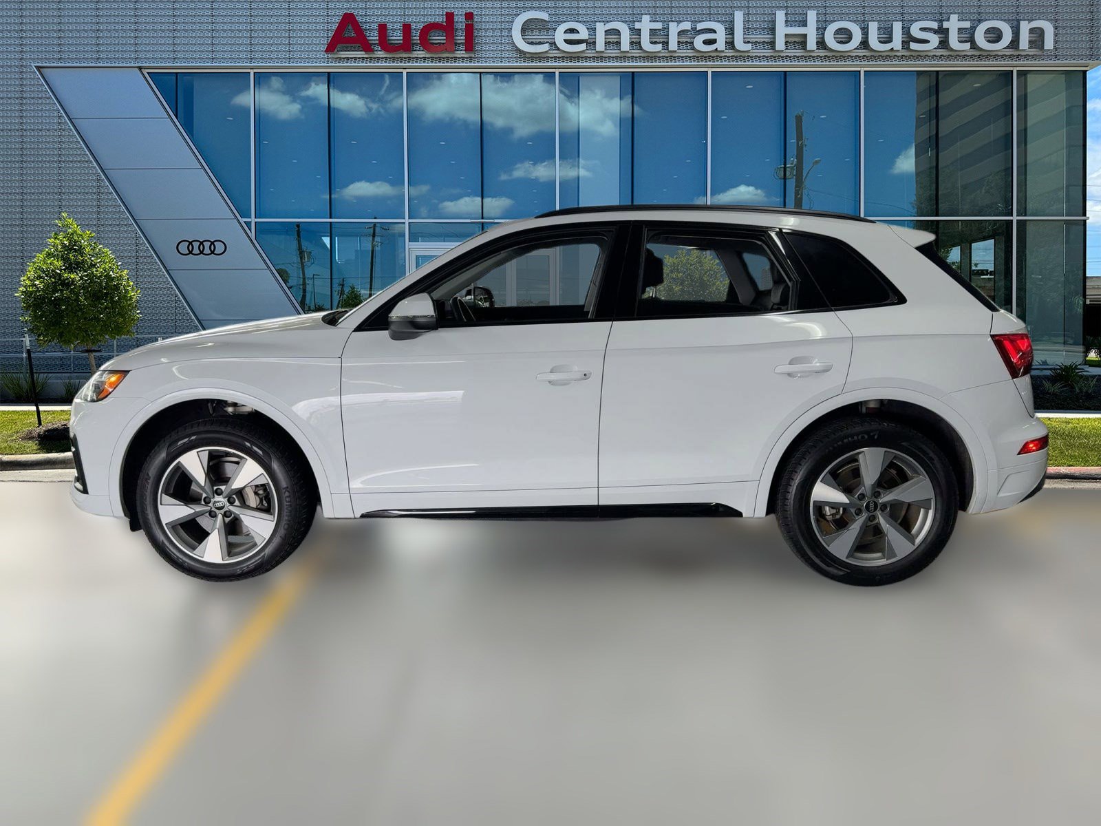 2025 Audi Q5 Premium photo 2