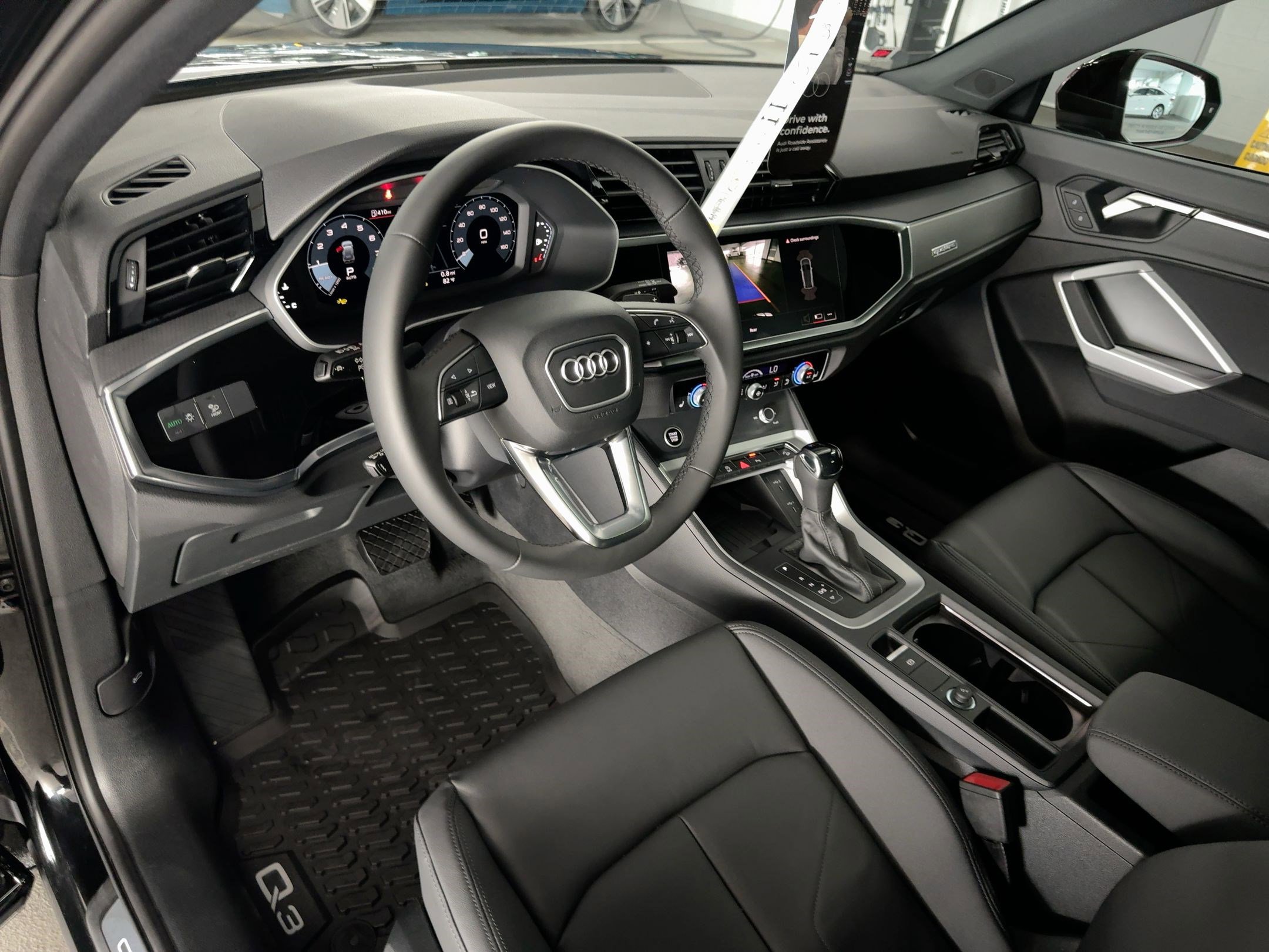 2025 Audi Q3 S line Premium photo 4