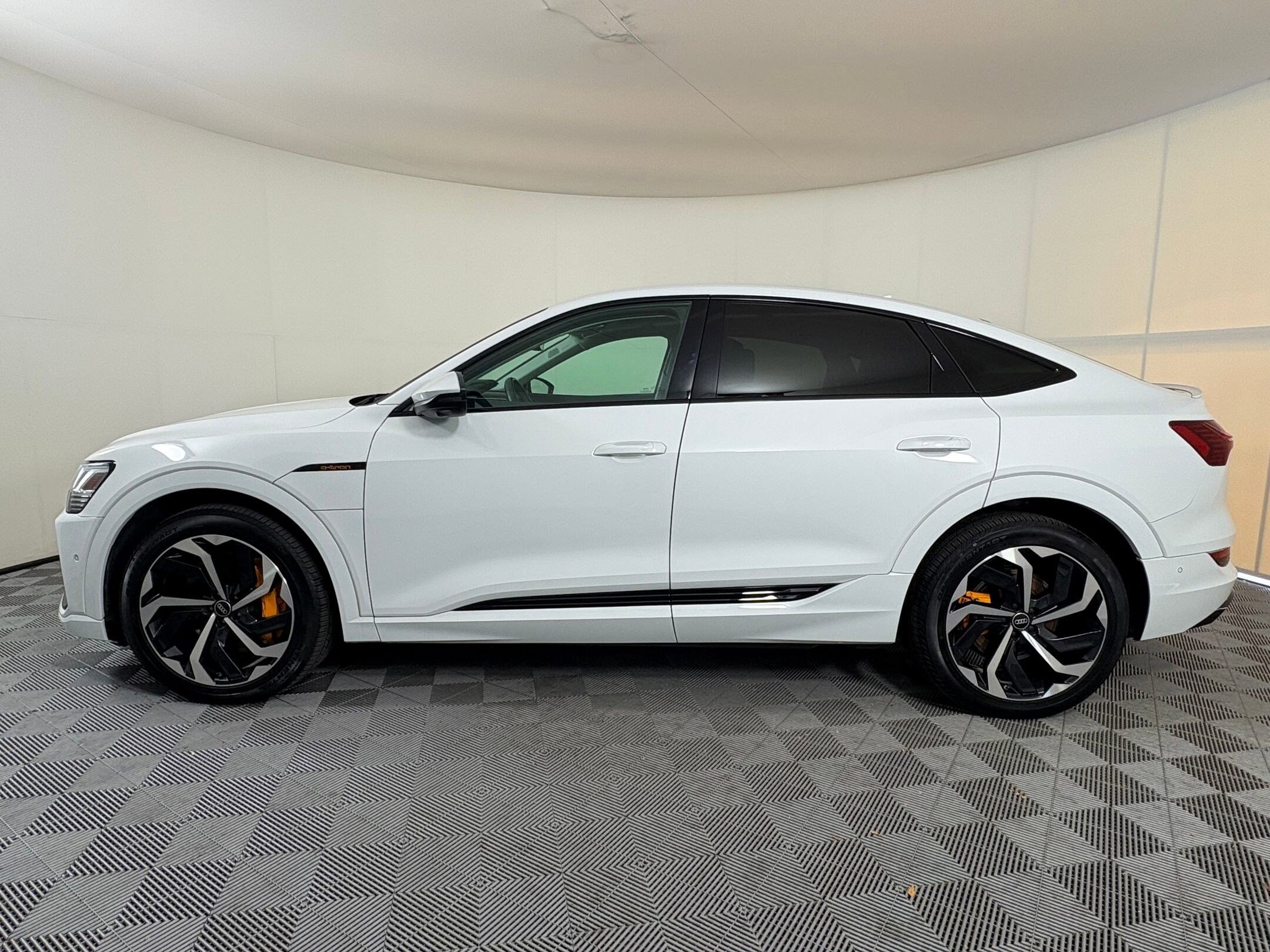 2022 Audi e-tron Sportback S line Premium Plus photo 2