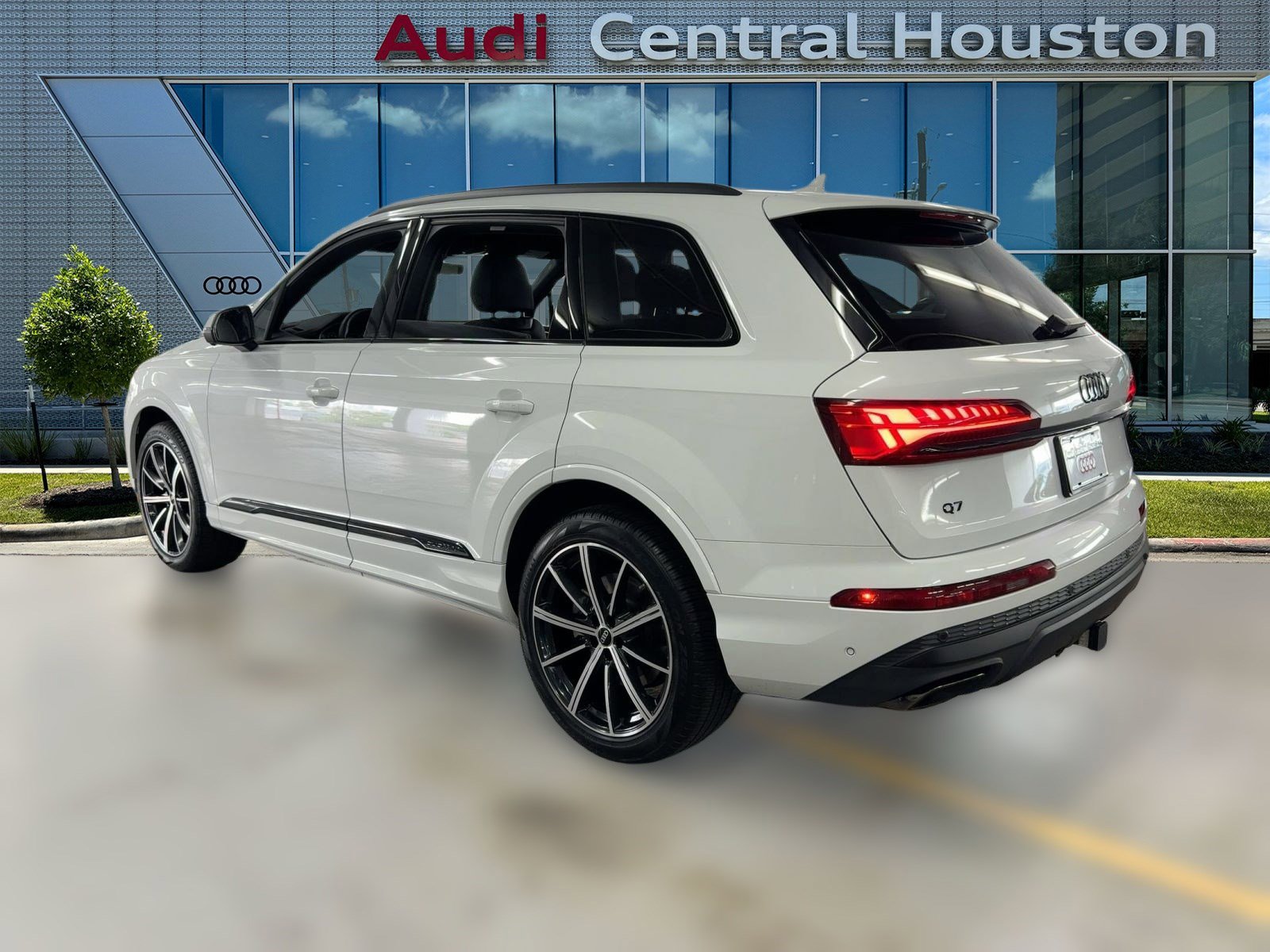 2025 Audi Q7 Premium Plus photo 3