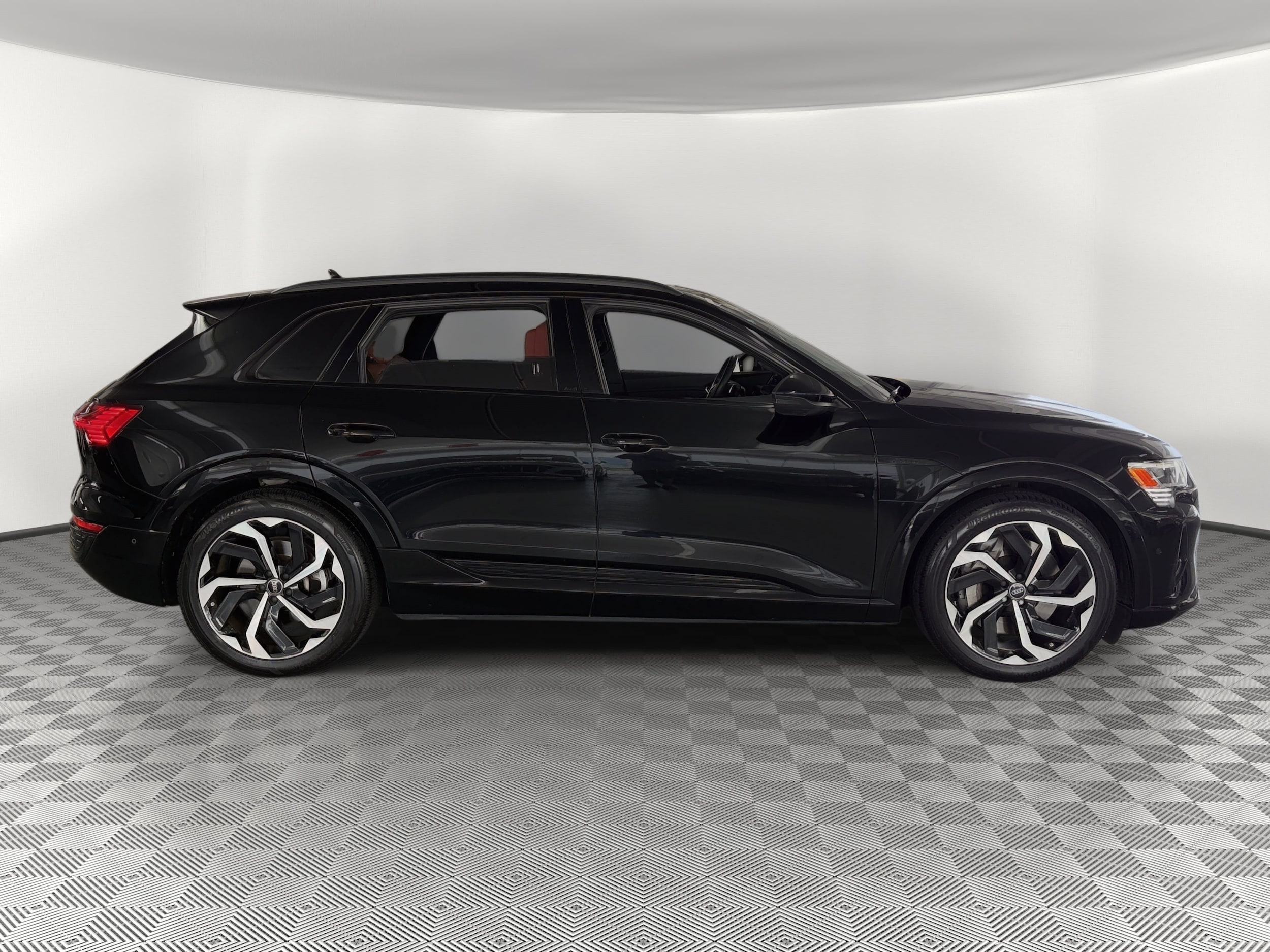 Q8 E-tron Premium Plus SUV