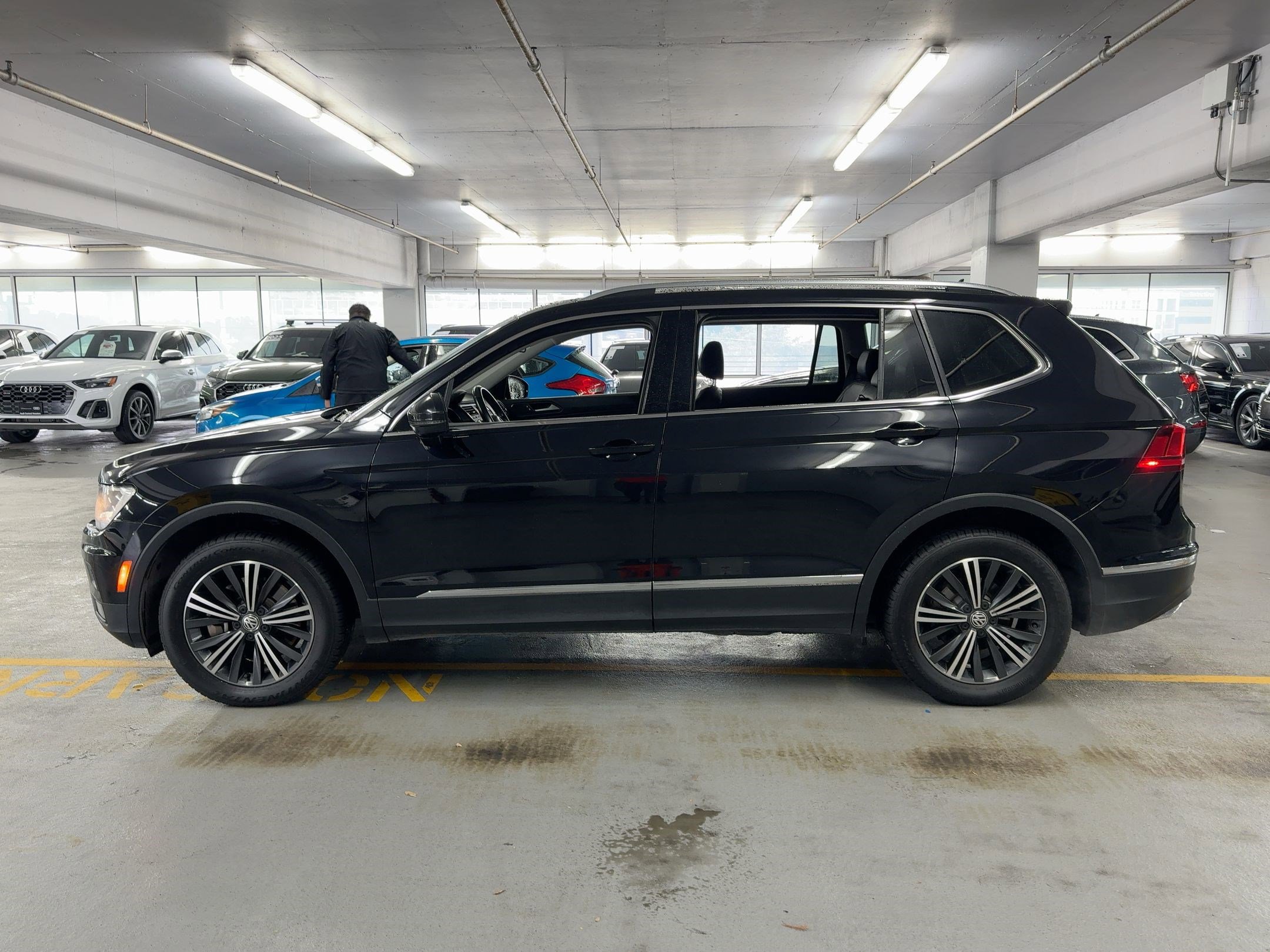 2018 Volkswagen Tiguan SEL photo 2