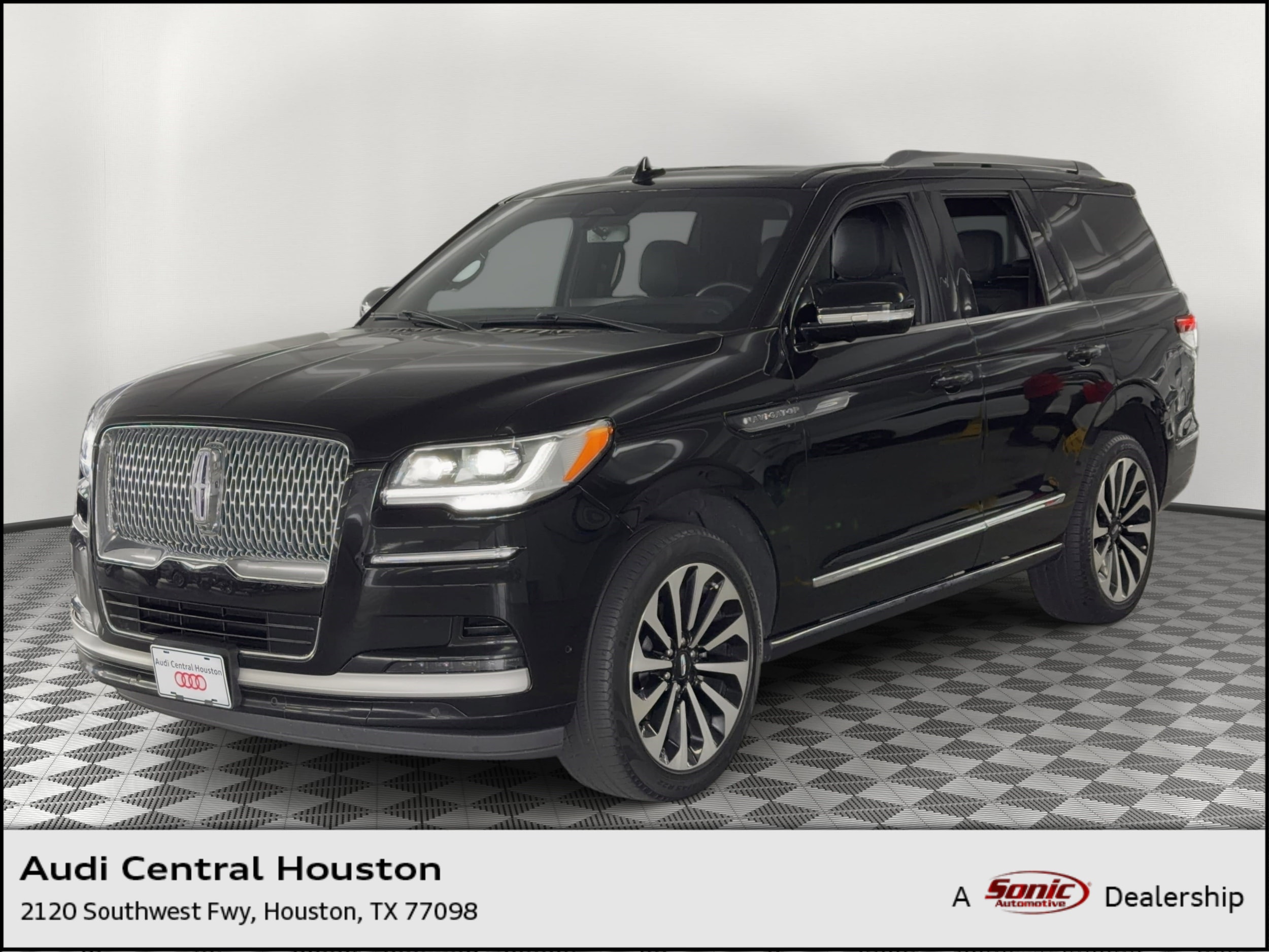 Navigator Reserve SUV