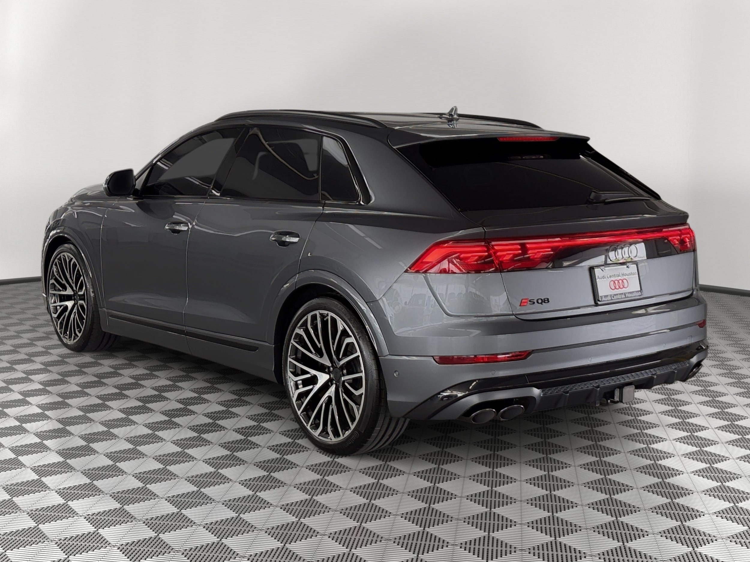 SQ8 Prestige SUV