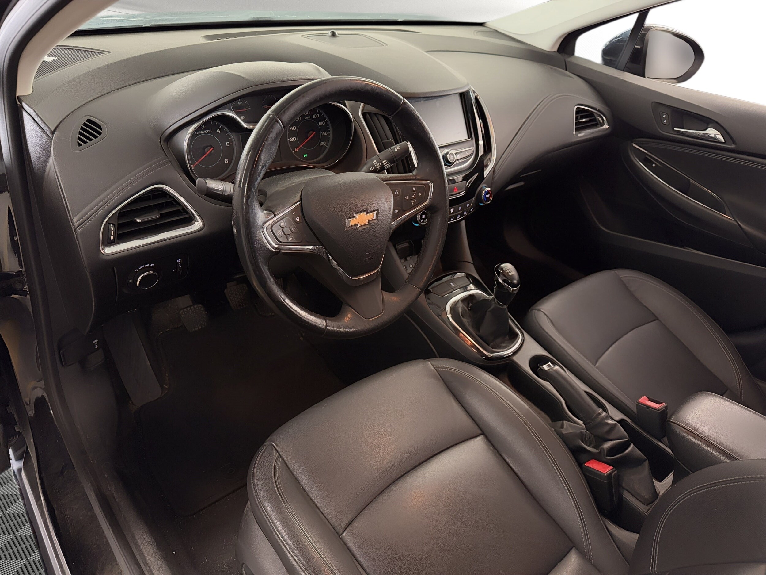 Cruze LT Sedan