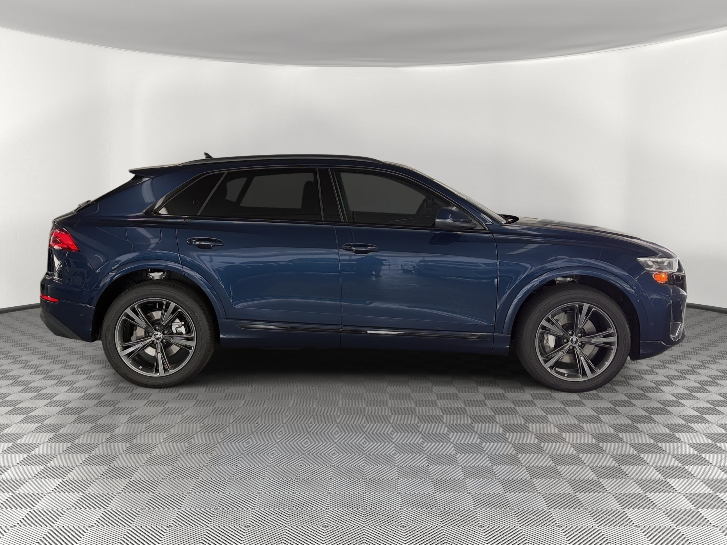 Q8 Premium SUV