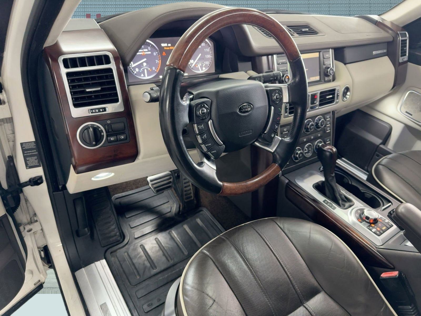 2010 Land Rover Range Rover HSE photo 4