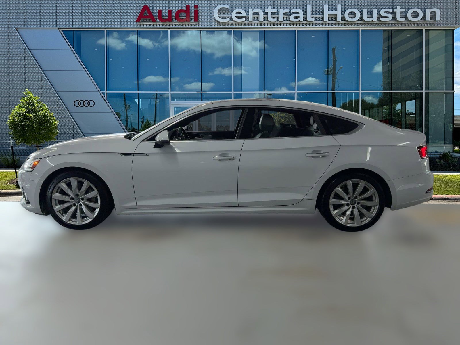 2018 Audi A5 Prestige photo 2