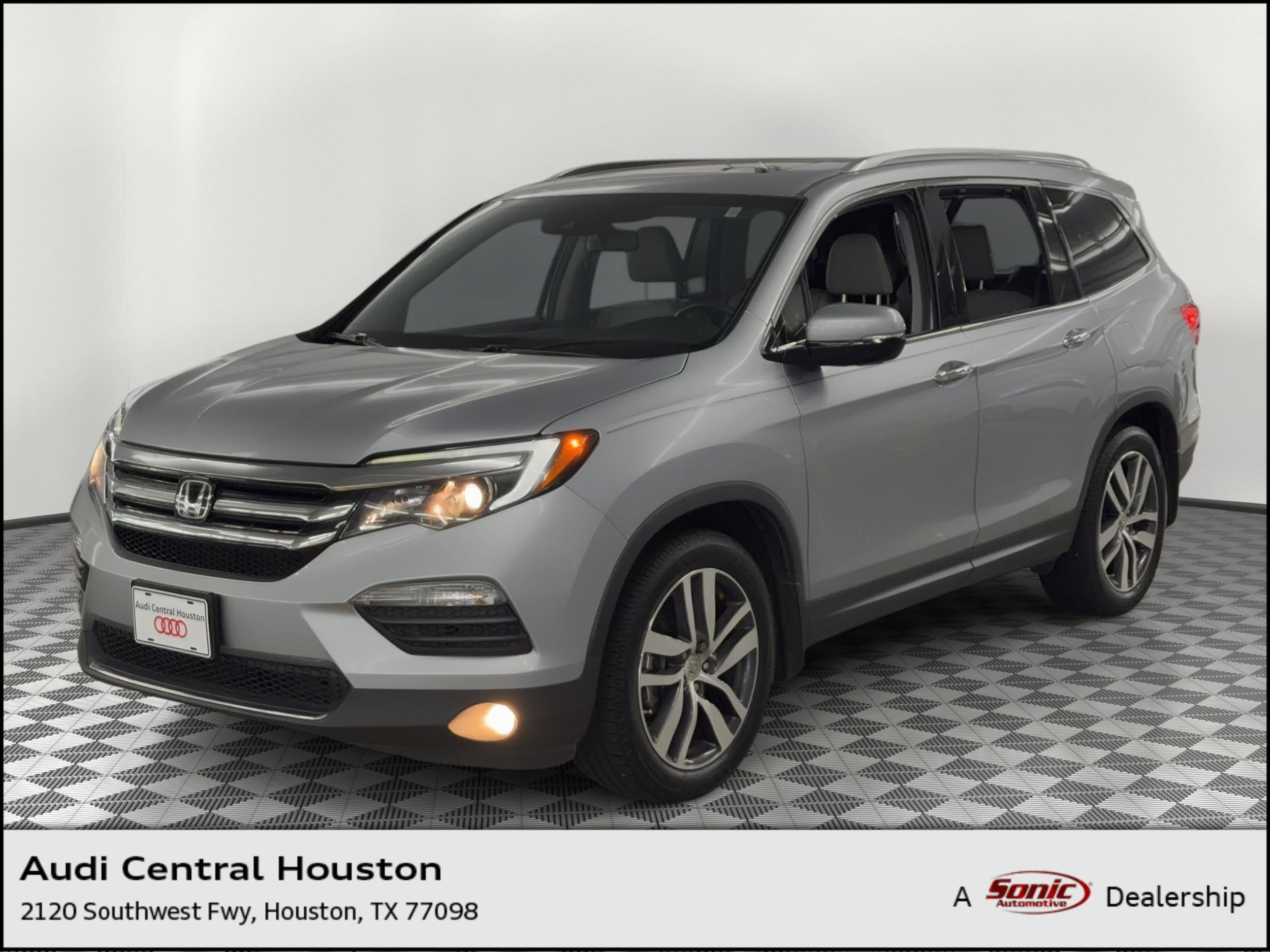 2017 Honda Pilot 2WD Touring's photo
