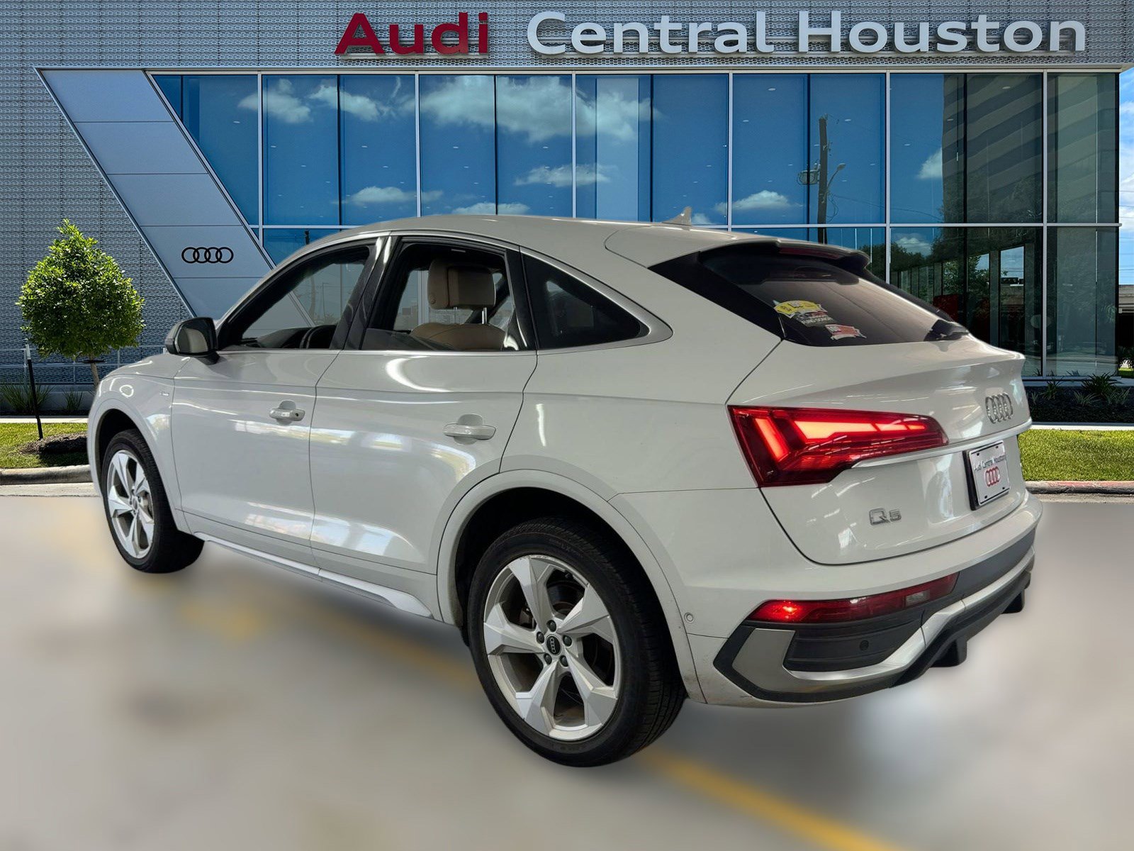 2022 Audi Q5 Sportback S line Prestige photo 2