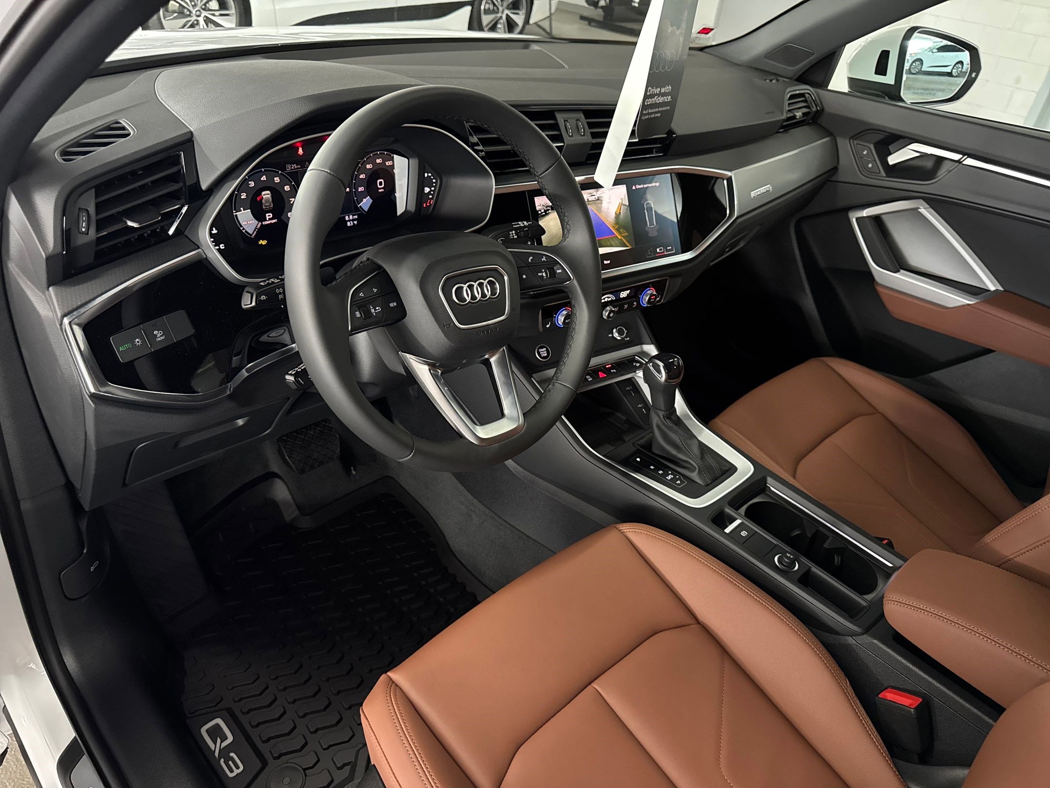 2025 Audi Q3 S line Premium photo 4