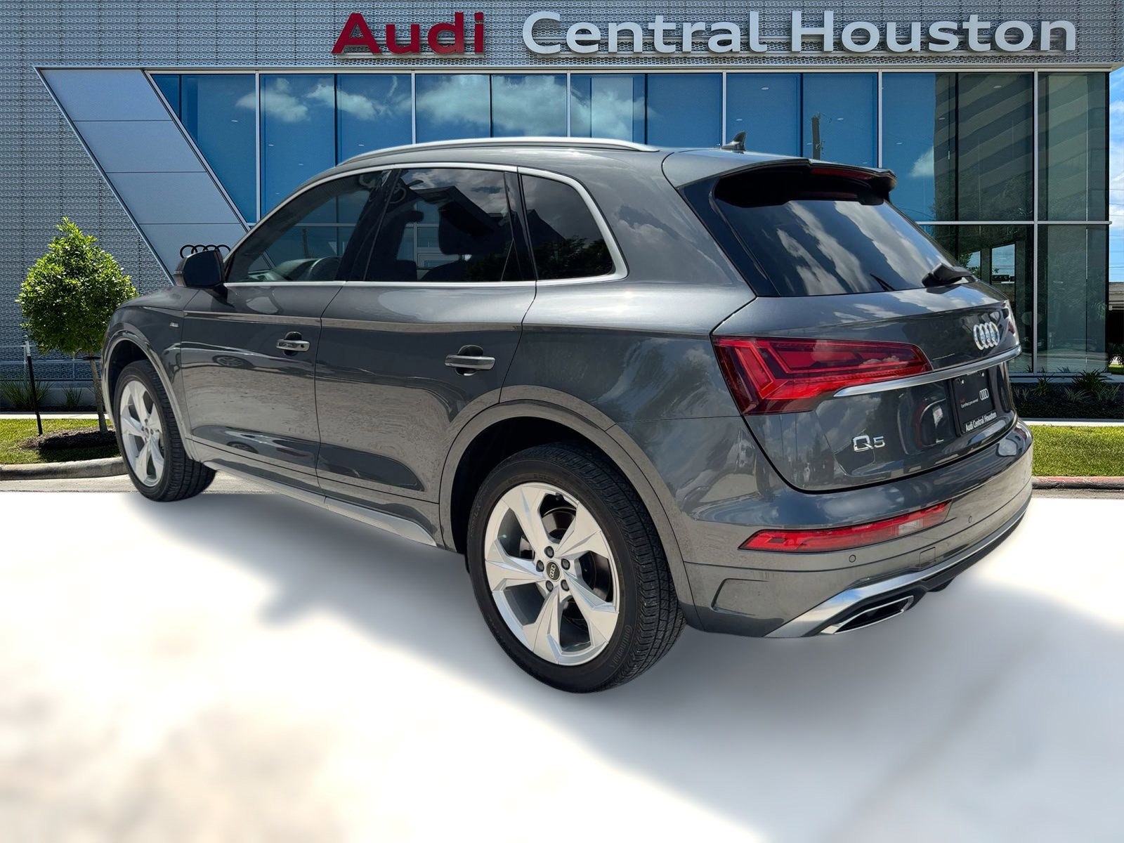 2023 Audi Q5 S line Premium Plus photo 3
