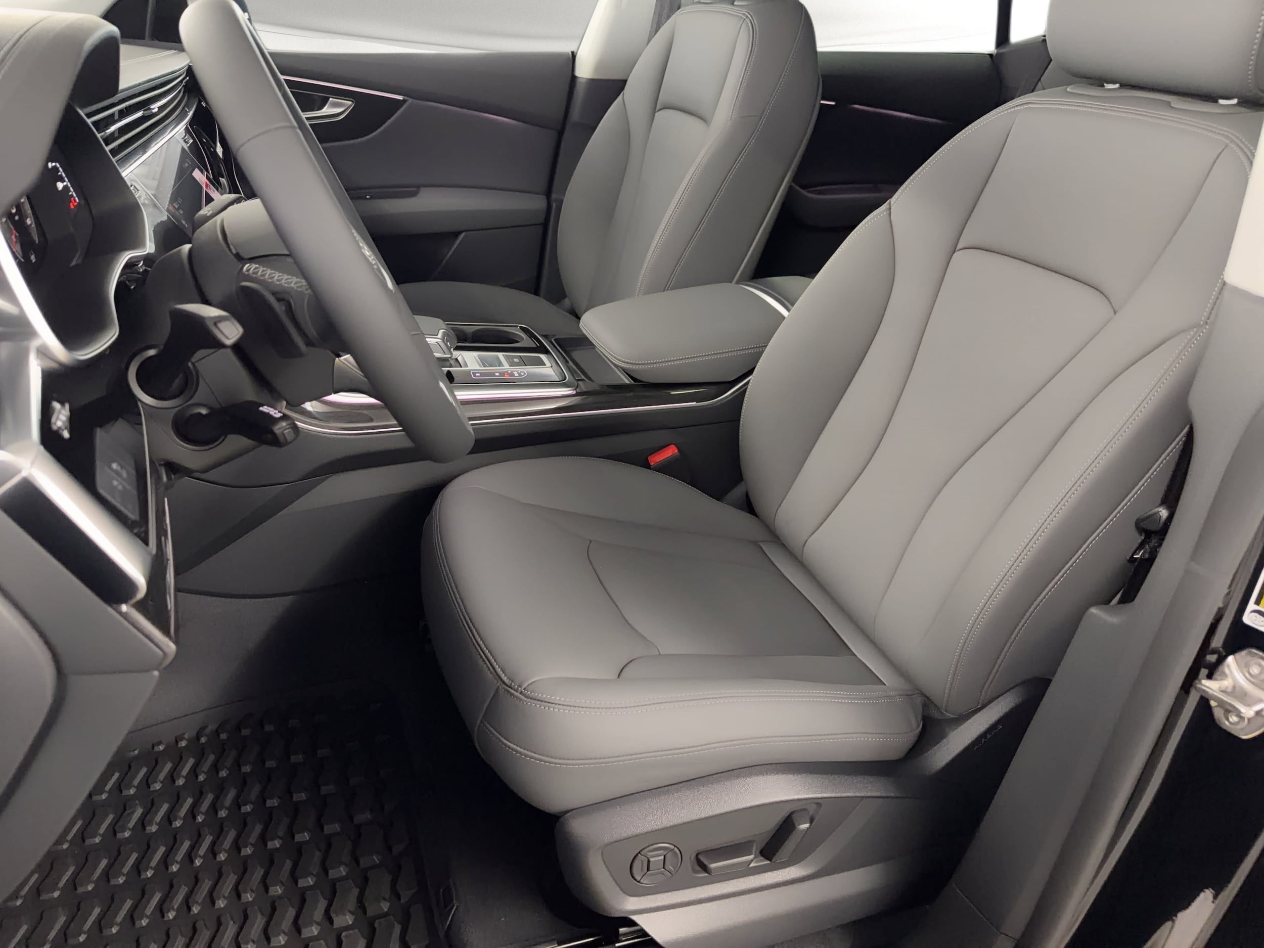 Q8 Premium SUV