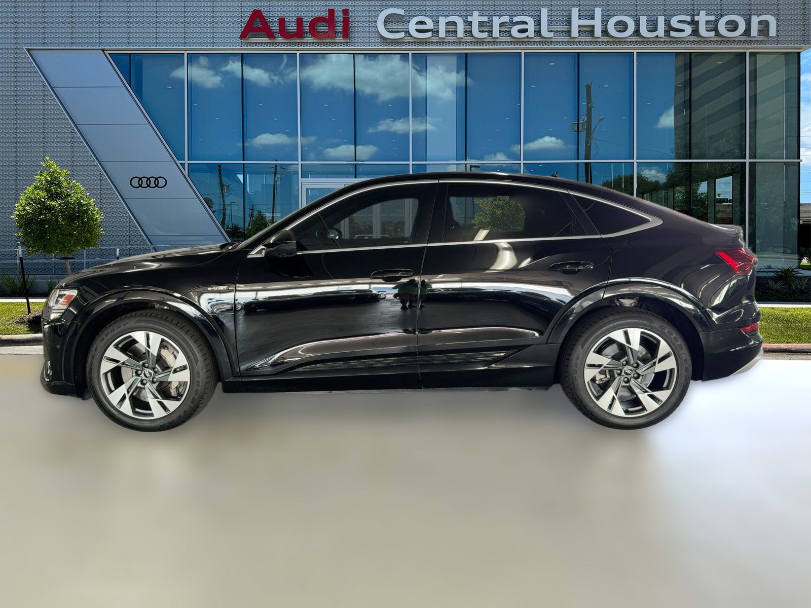 Used 2021 Audi e-tron Sportback Premium Plus with VIN WA12AAGE3MB023404 for sale in Houston, TX