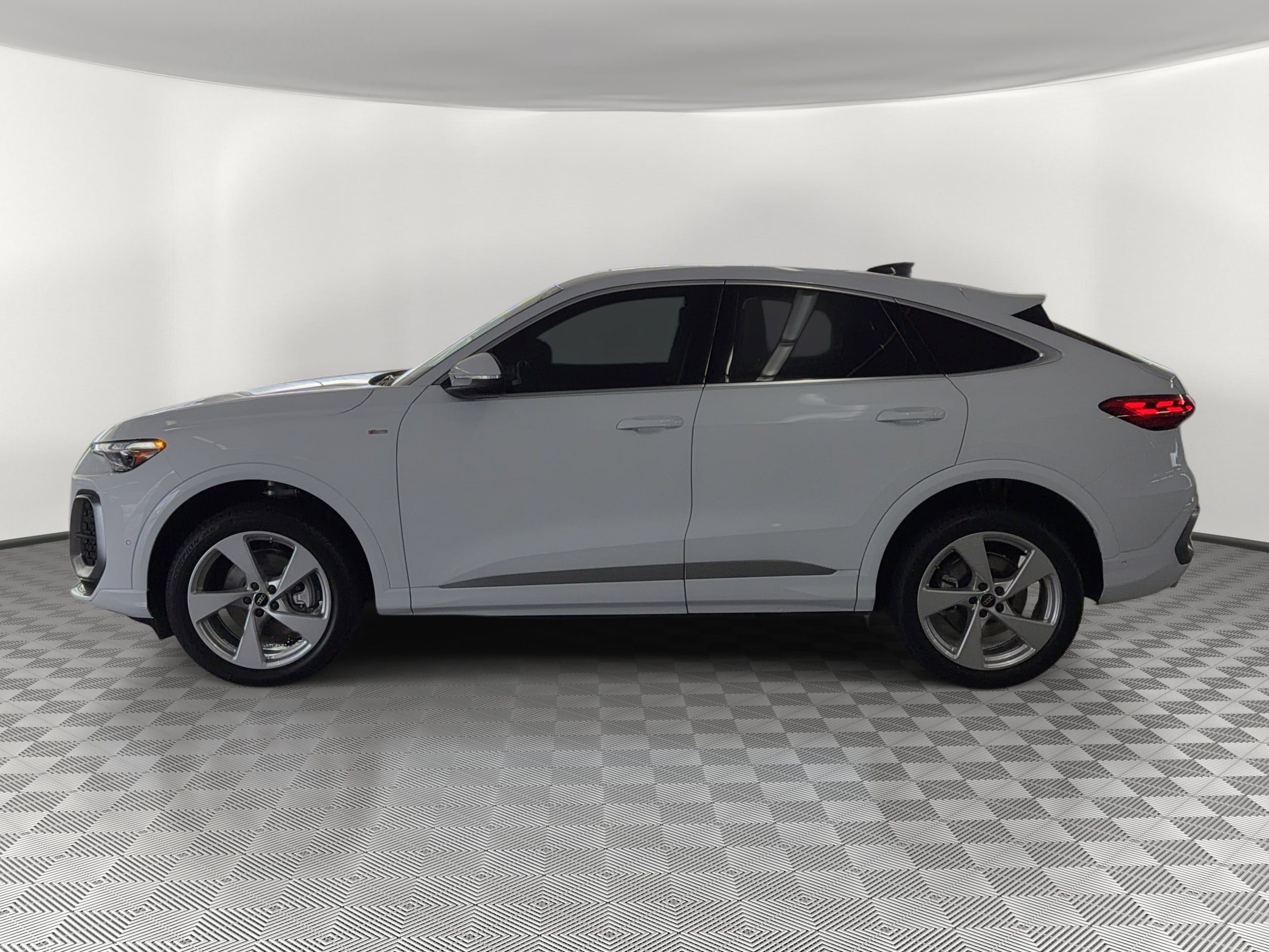 Q5 Sportback Premium Plus SUV