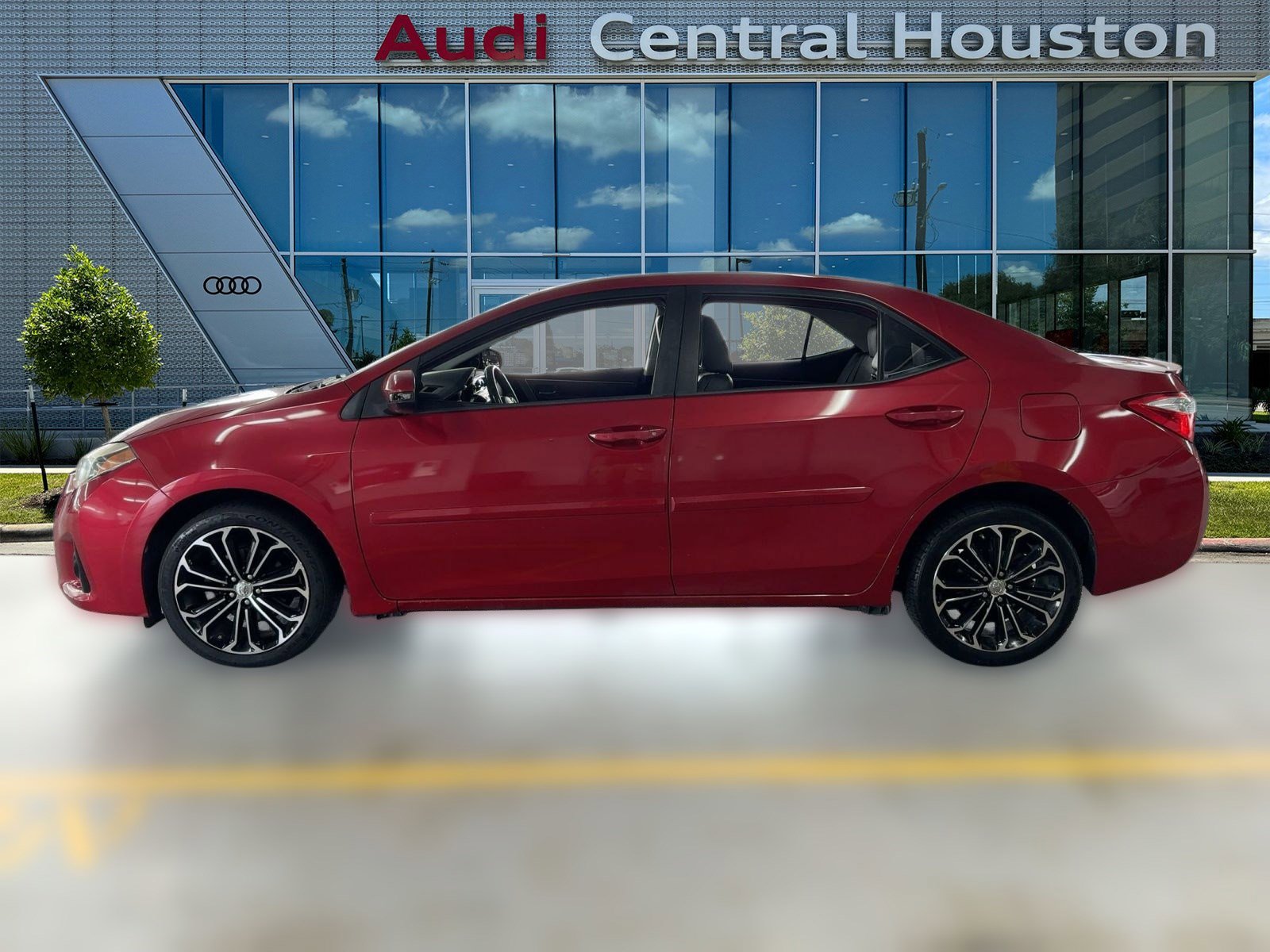 2015 Toyota Corolla Plus photo 2