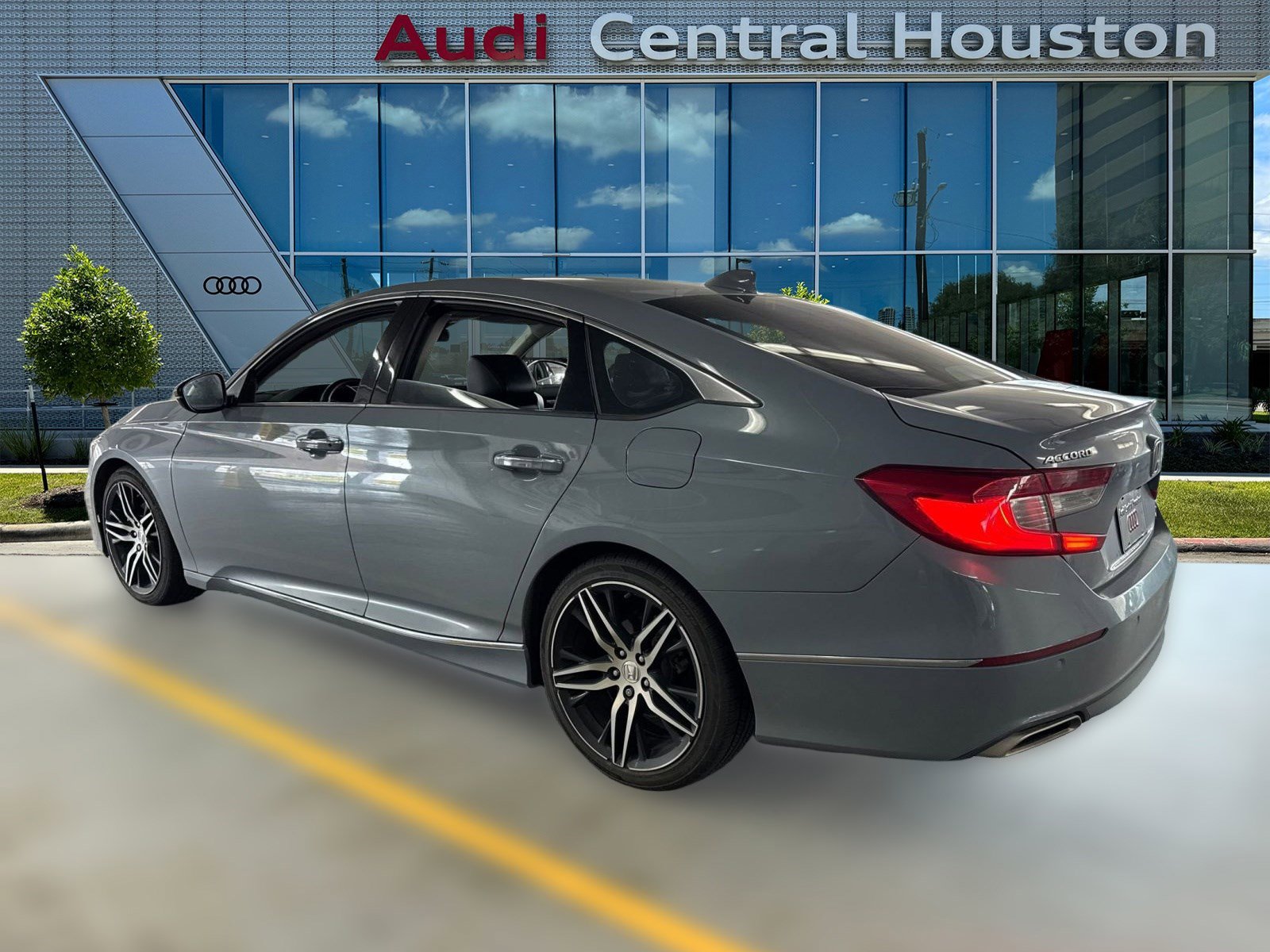 2022 Honda Accord Touring photo 3