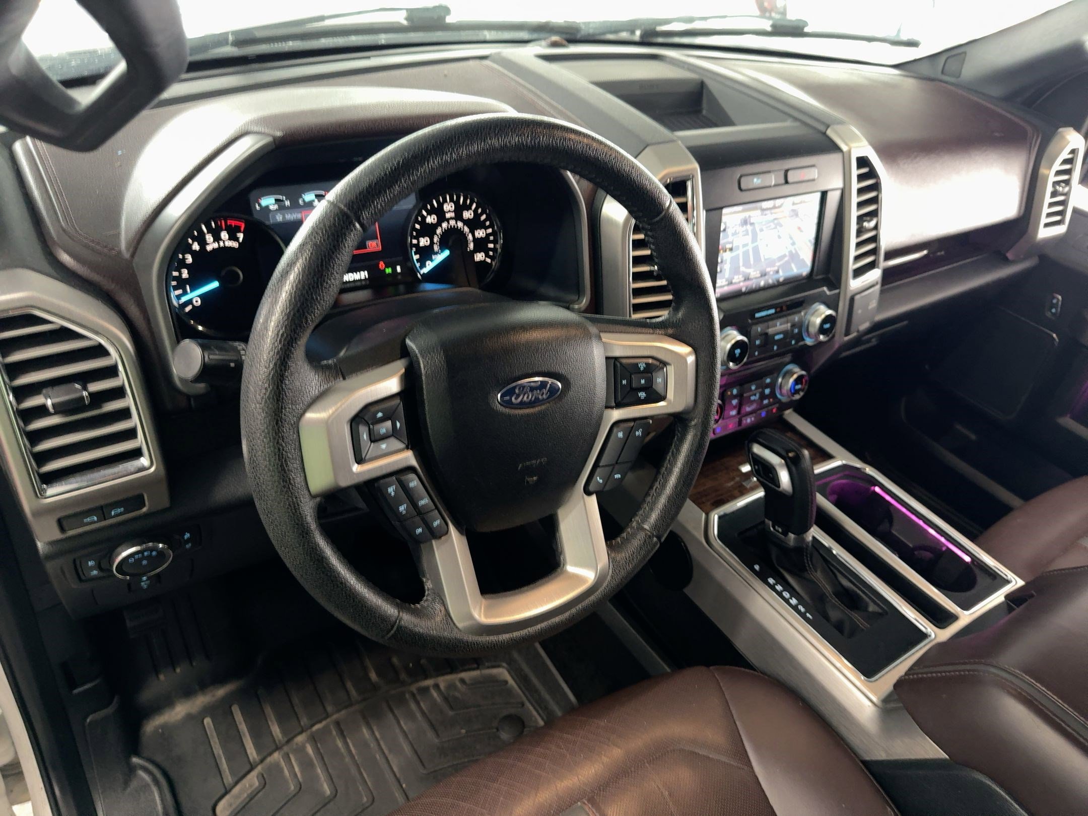 2015 Ford F-150 Platinum photo 3