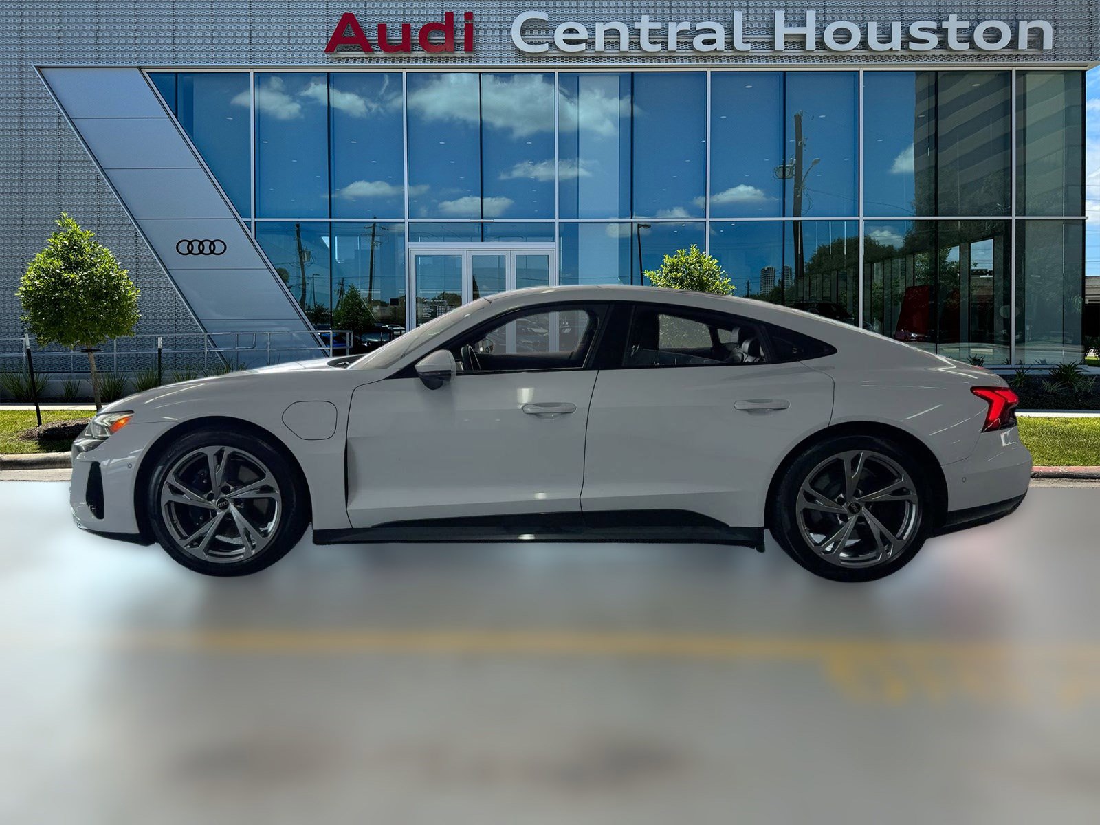 2023 Audi e-tron GT Prestige photo 2