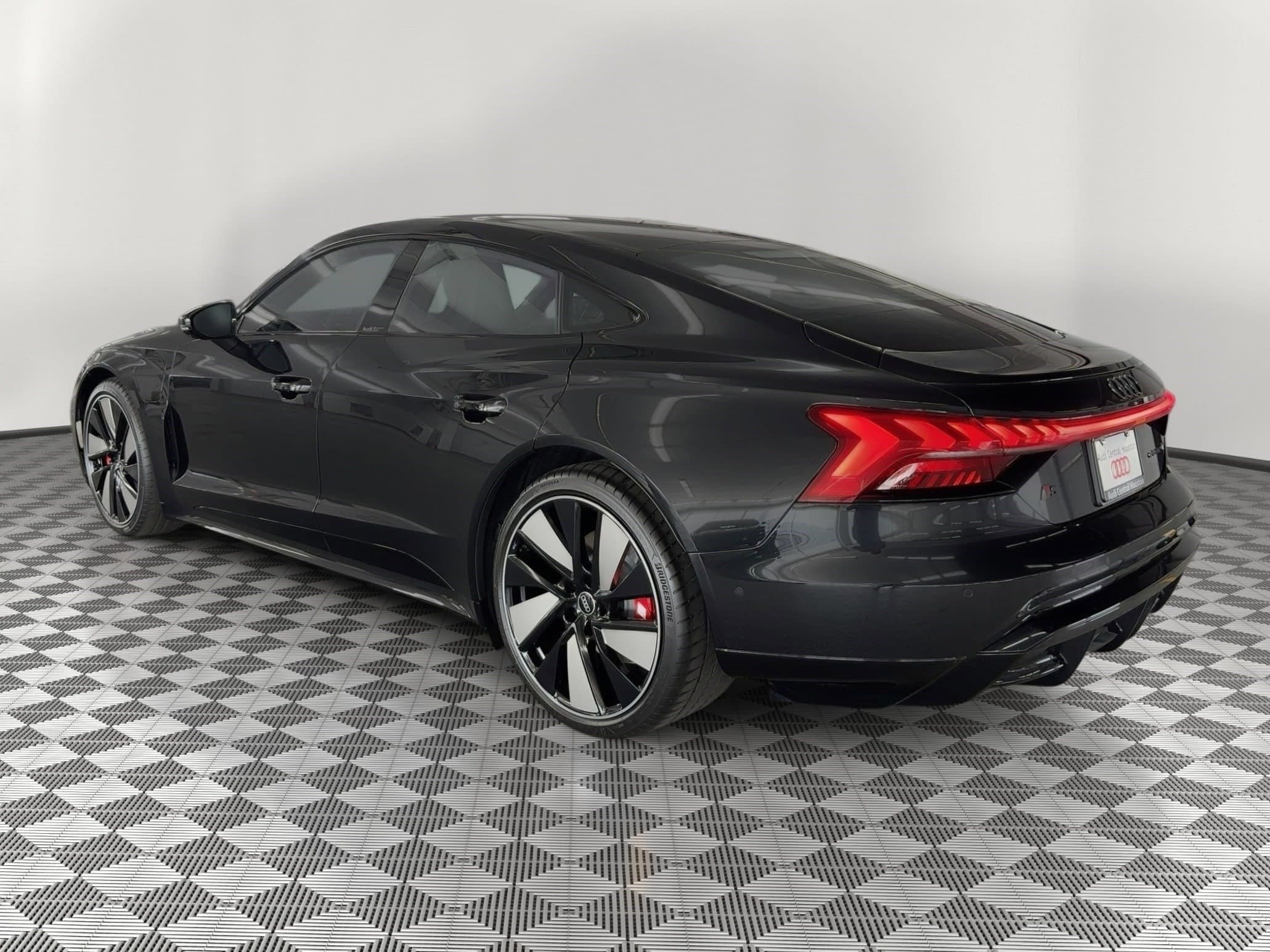 S E-tron GT Prestige Sedan