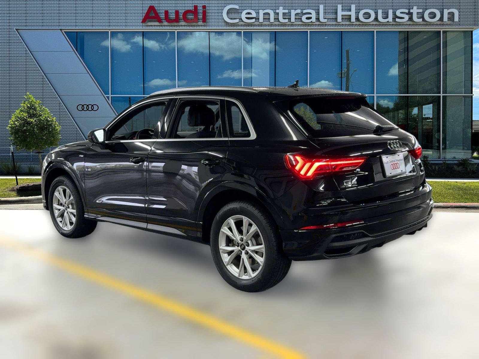 2025 Audi Q3 S line Premium photo 3