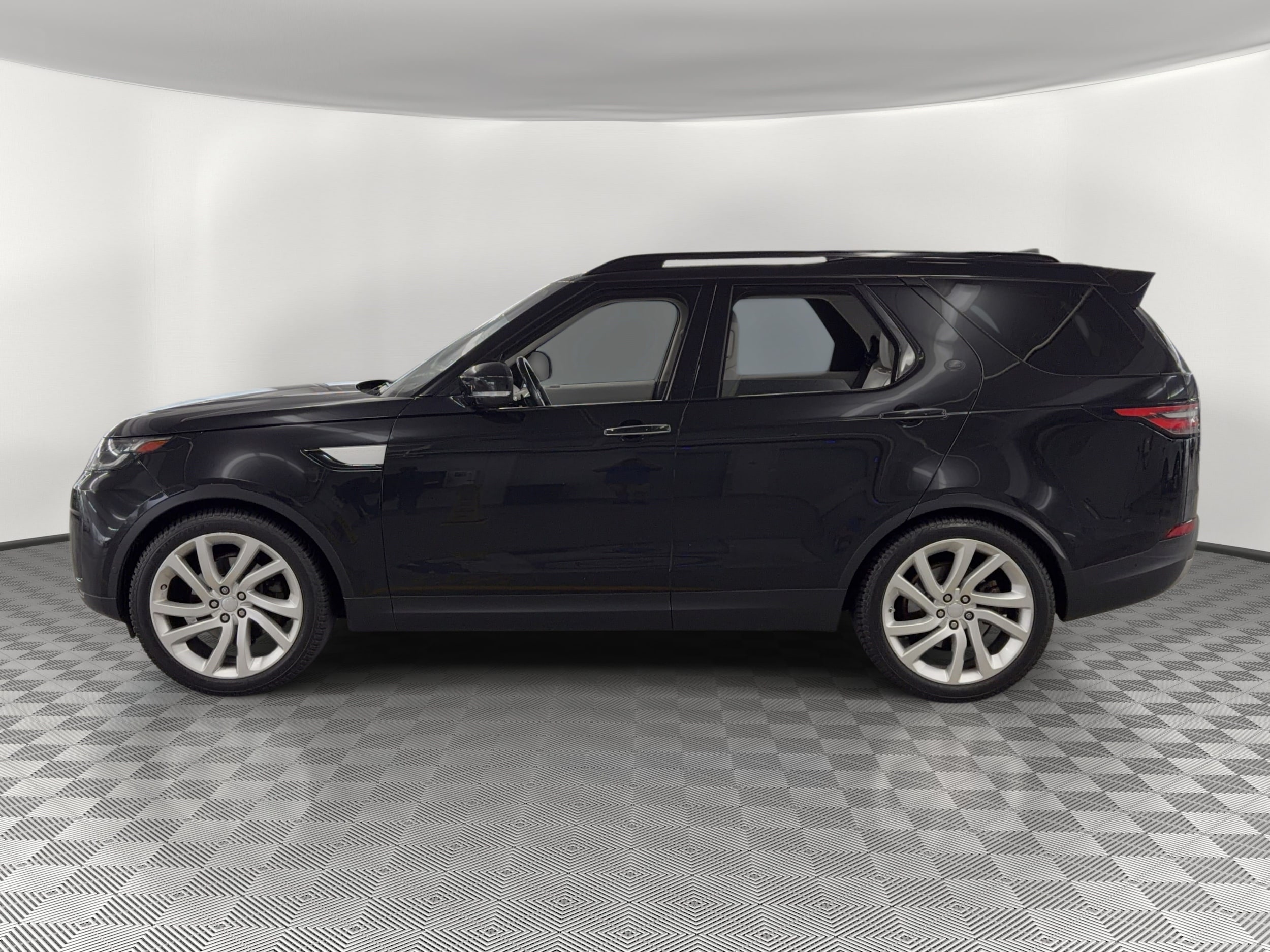 Discovery HSE Luxury SUV