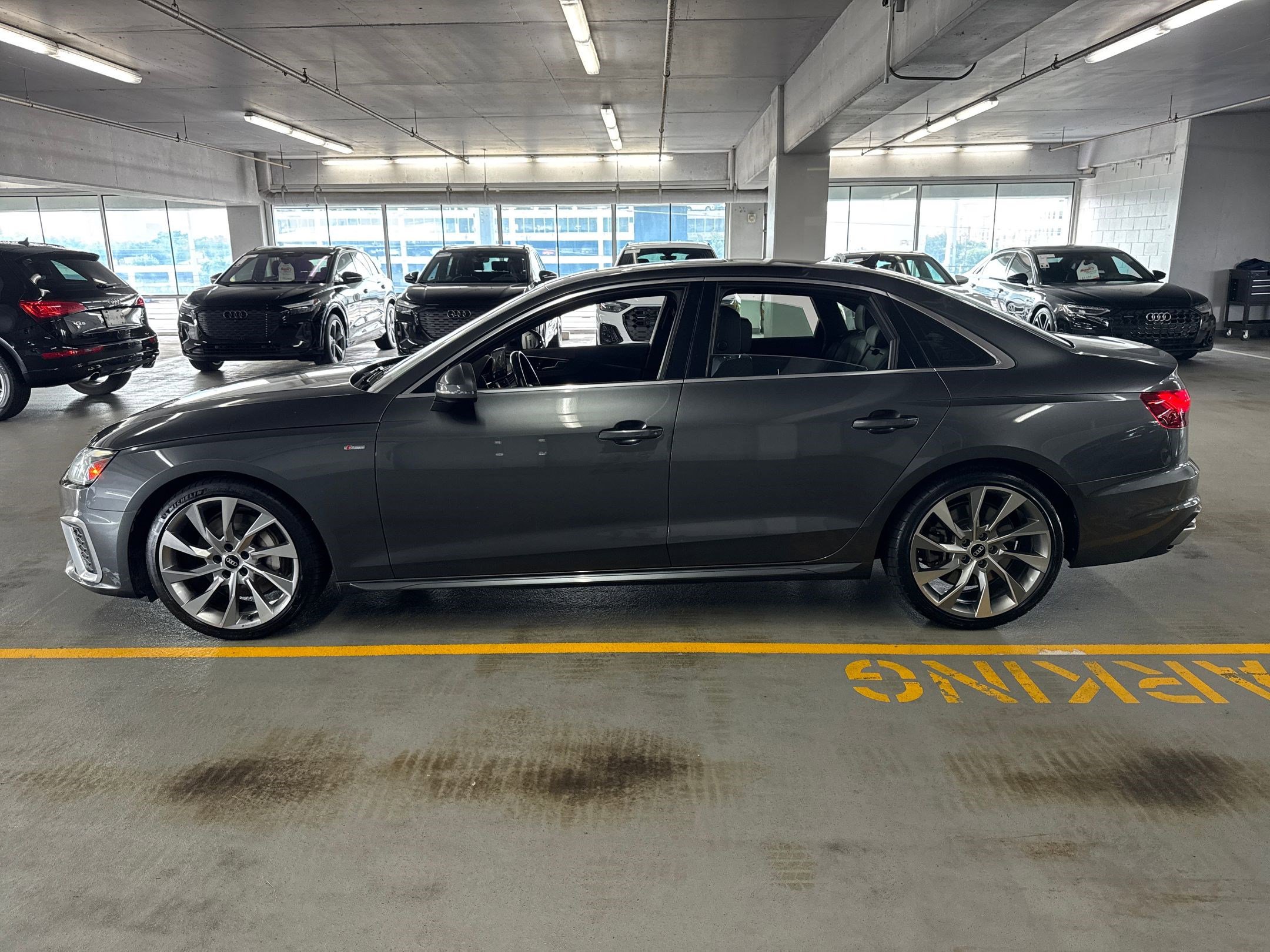 2021 Audi A4 S line Premium Plus photo 2