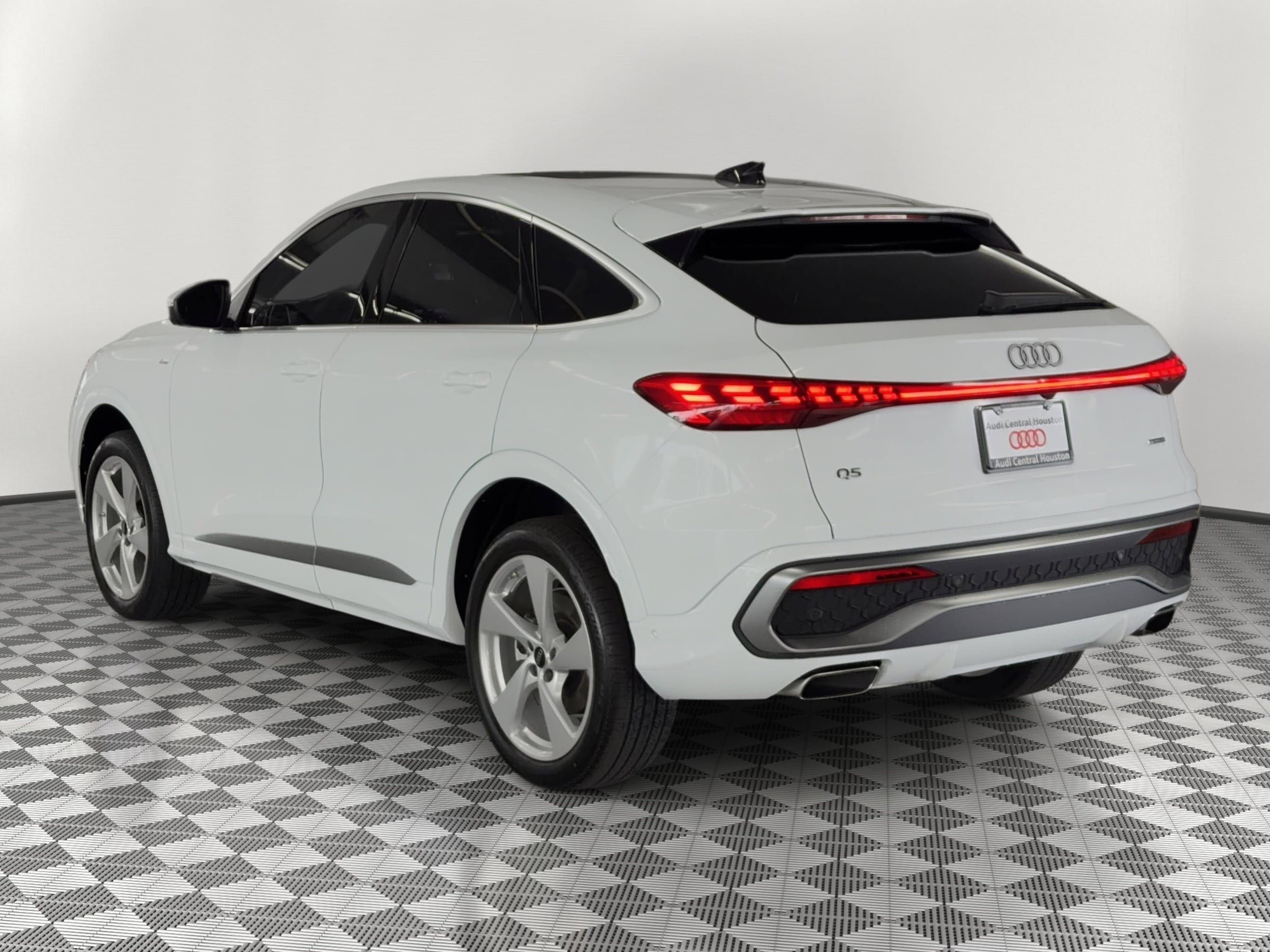 Q5 Sportback Premium Plus SUV