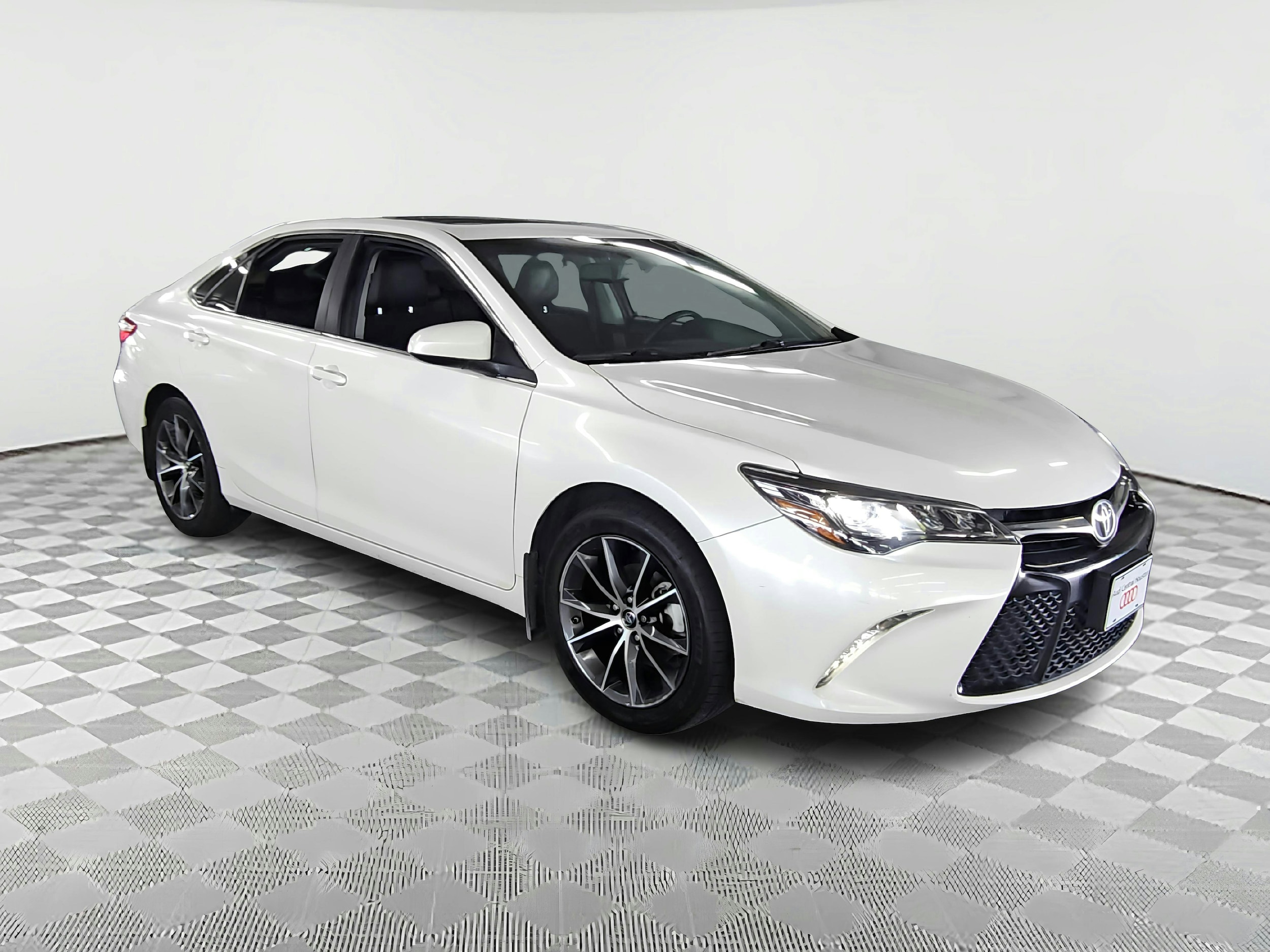 Used 2015 Toyota Camry XSE with VIN 4T1BK1FK6FU554271 for sale in Houston, TX