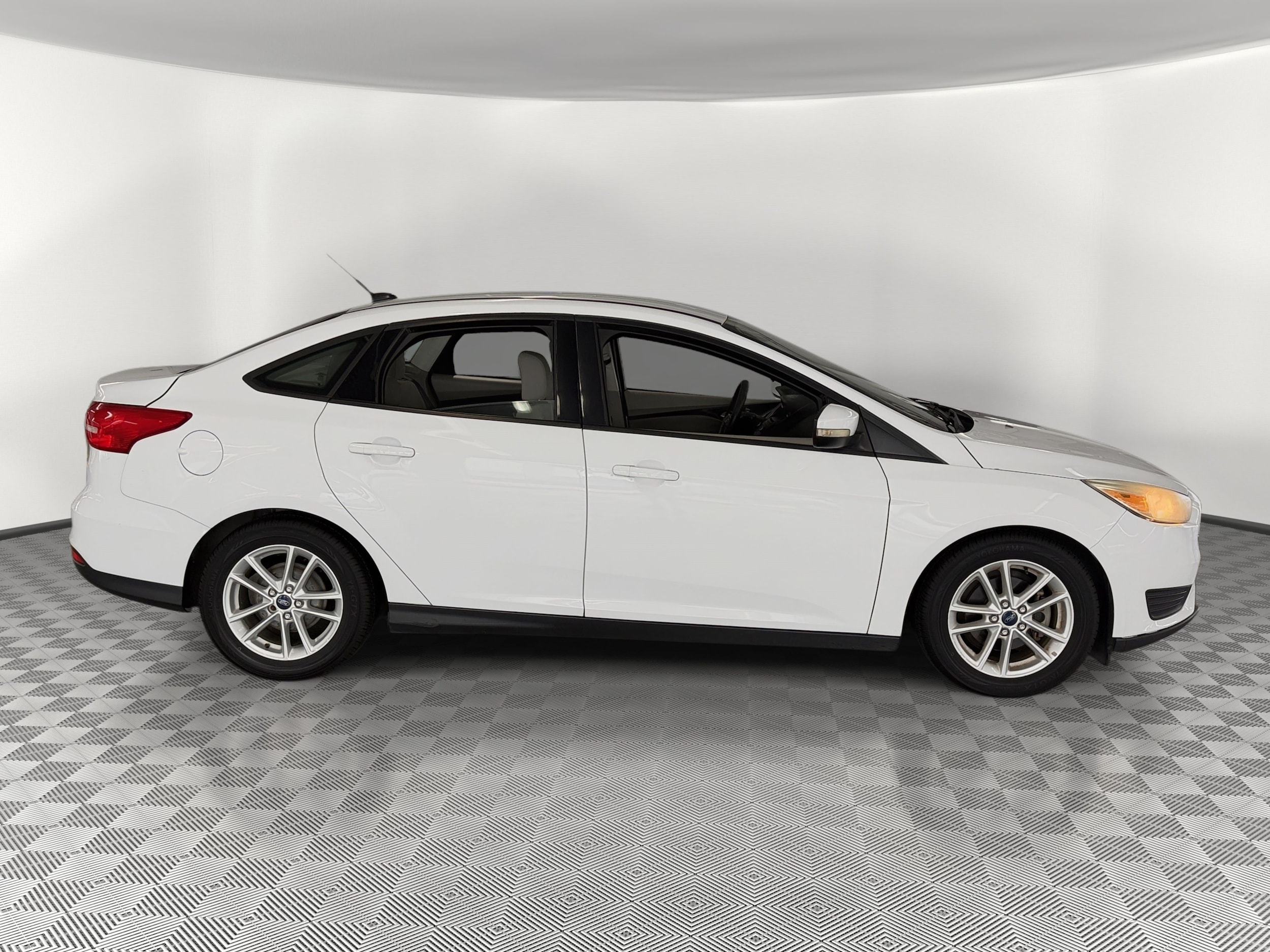 Focus SE Sedan