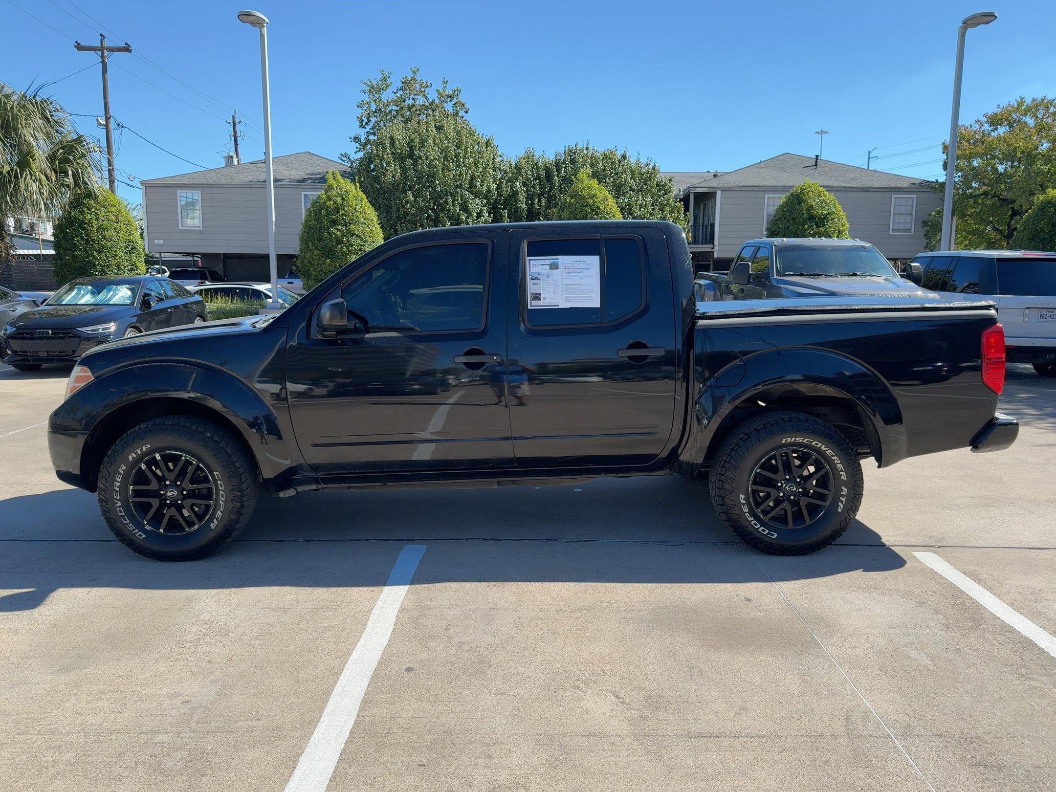 2014 Nissan Frontier SV photo 2