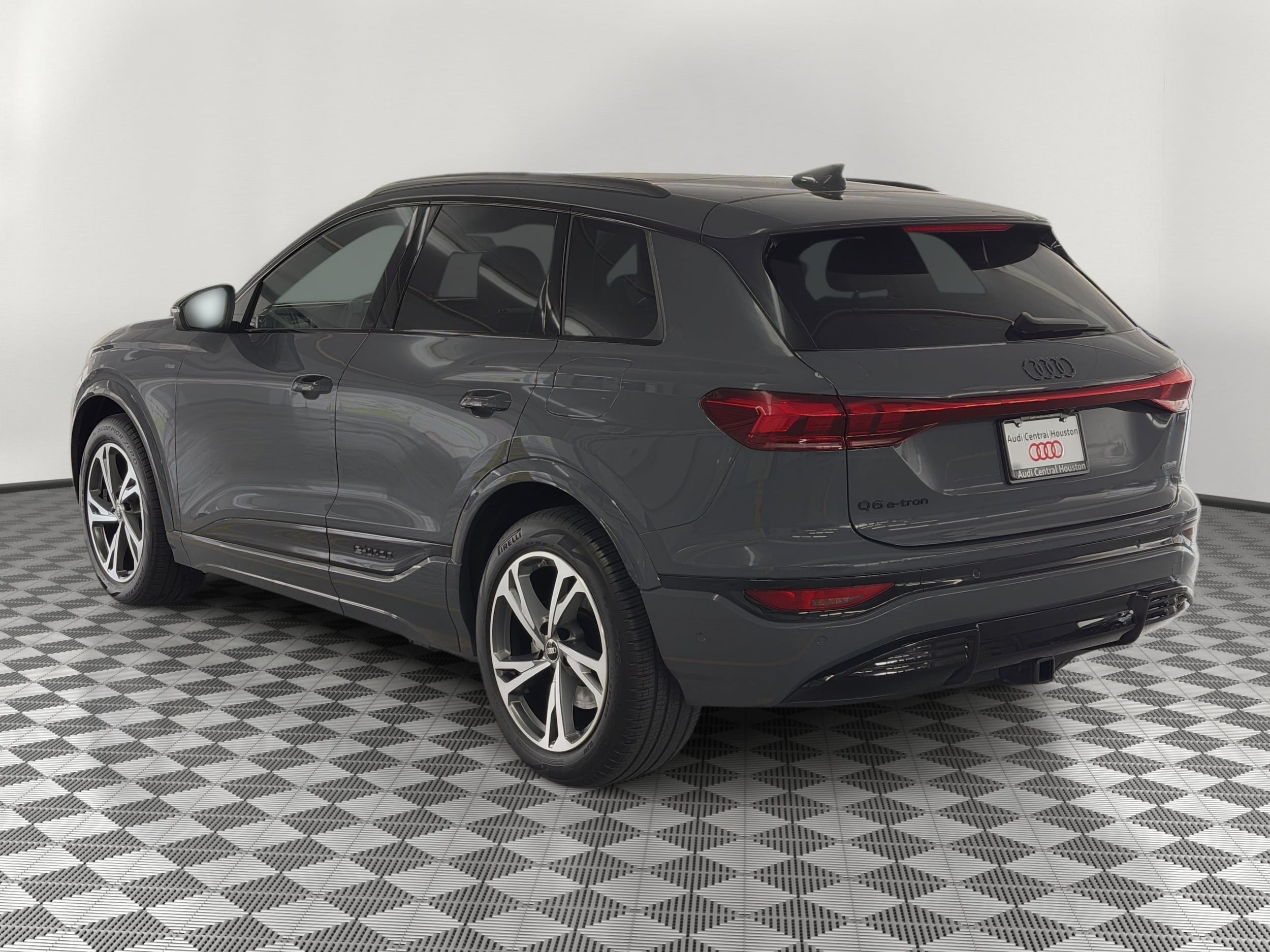 Q6 E-tron Prestige SUV