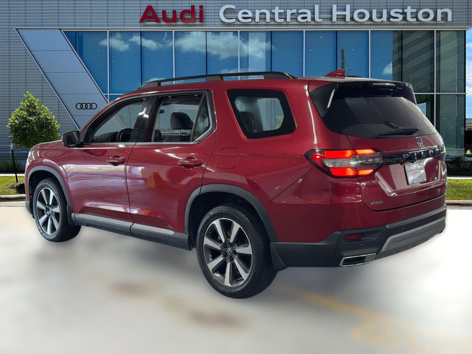 2023 Honda Pilot Elite photo 2