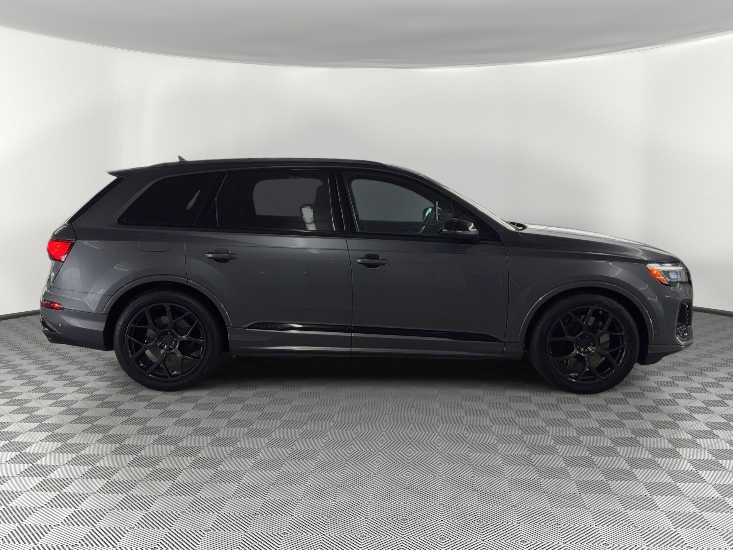 SQ7 Premium Plus SUV