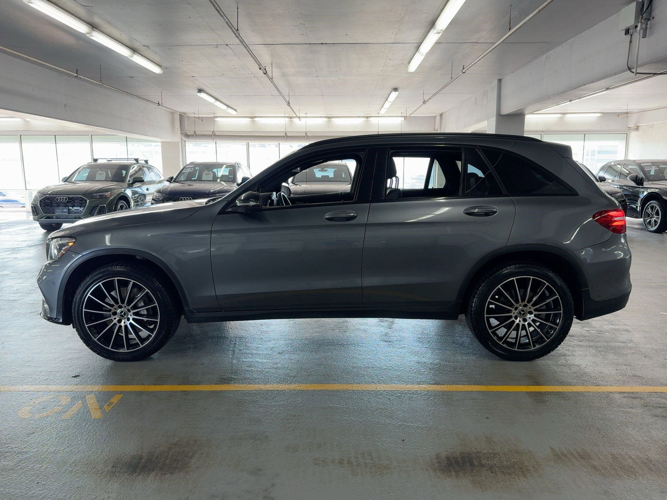 2018 Mercedes Benz GLC 300 photo 2
