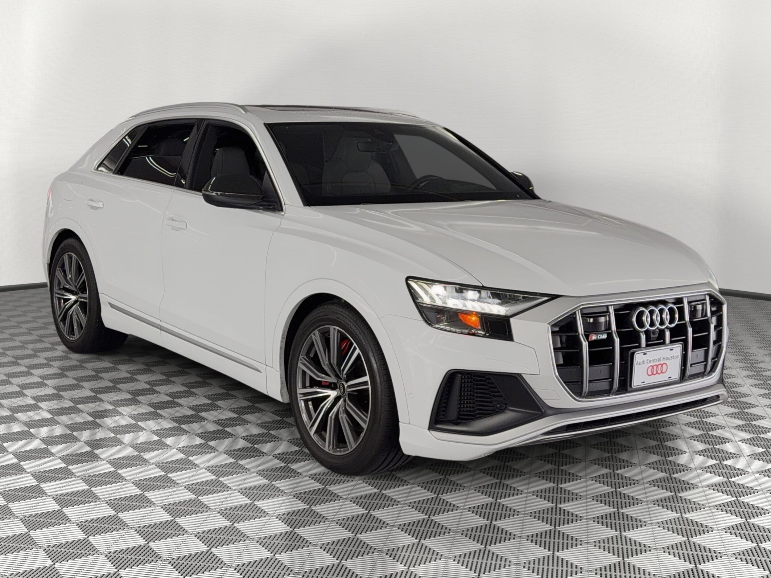 SQ8 Prestige SUV
