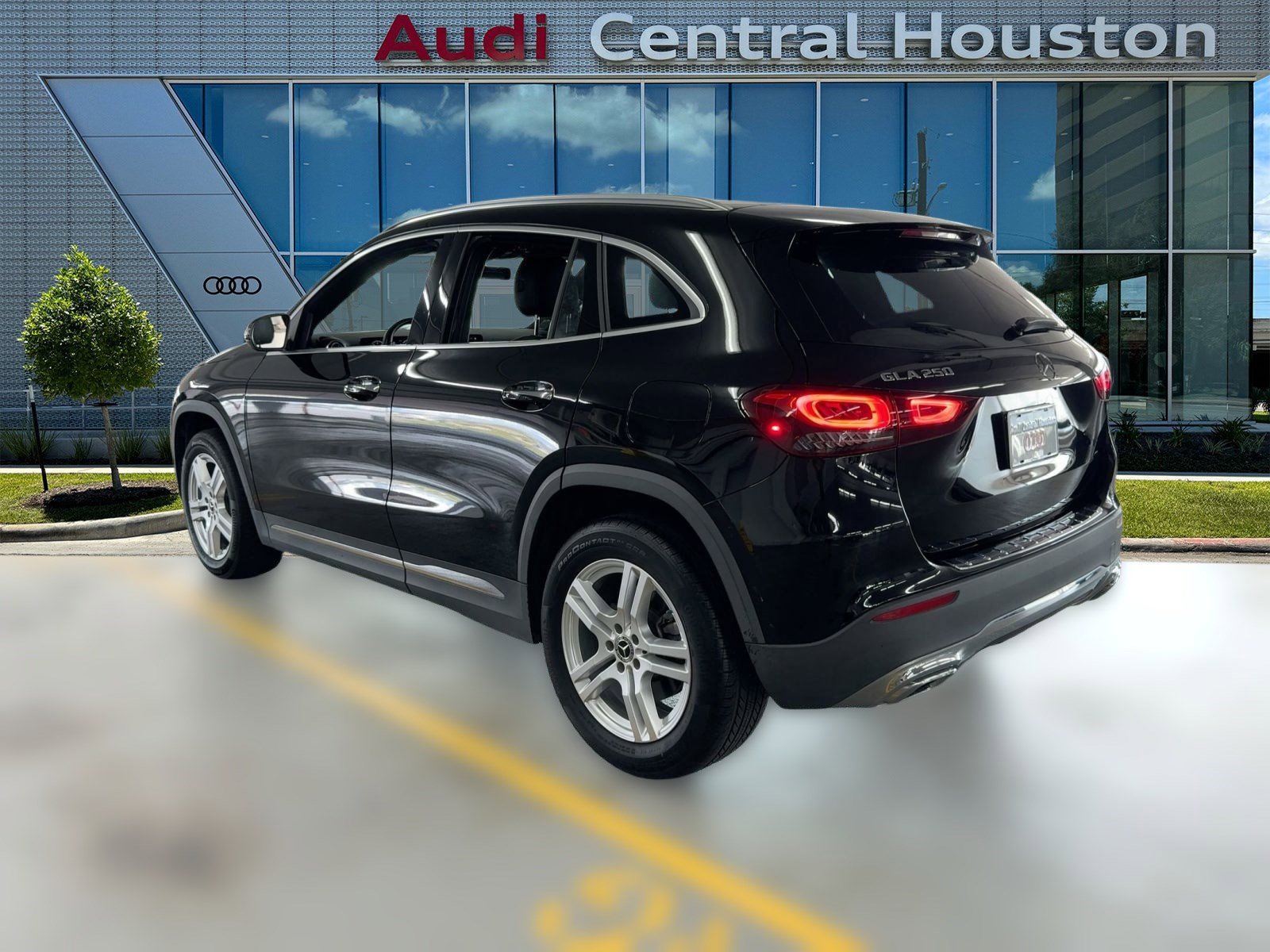 2023 Mercedes Benz GLA 250 photo 2