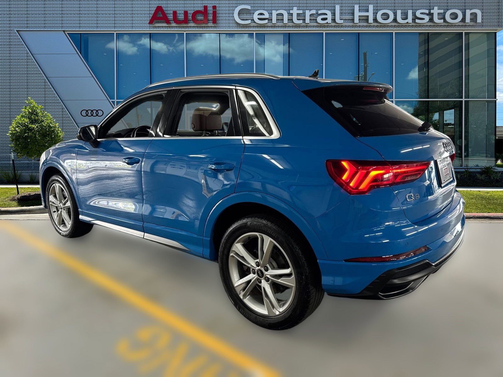 2022 Audi Q3 S line Premium Plus photo 3
